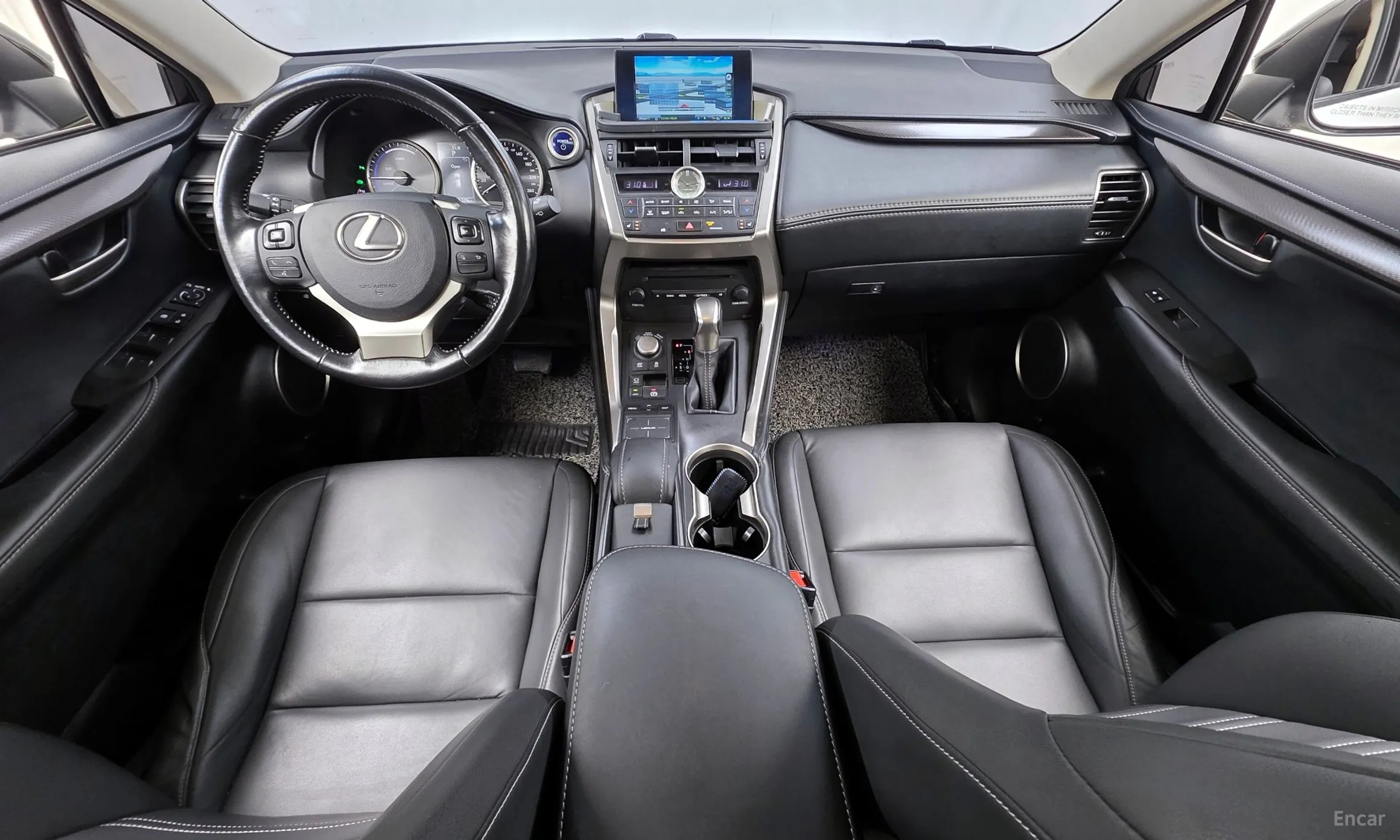 Lexus NX300h превью 7