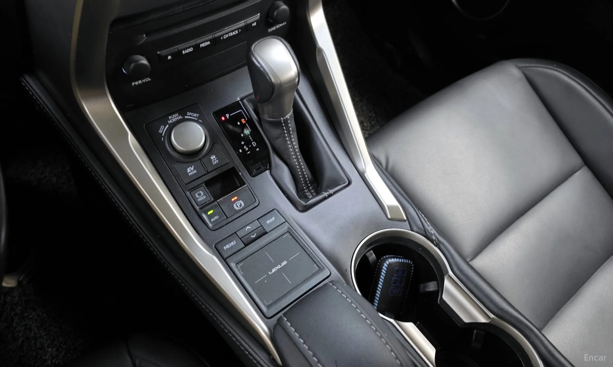 Lexus NX300h превью 9