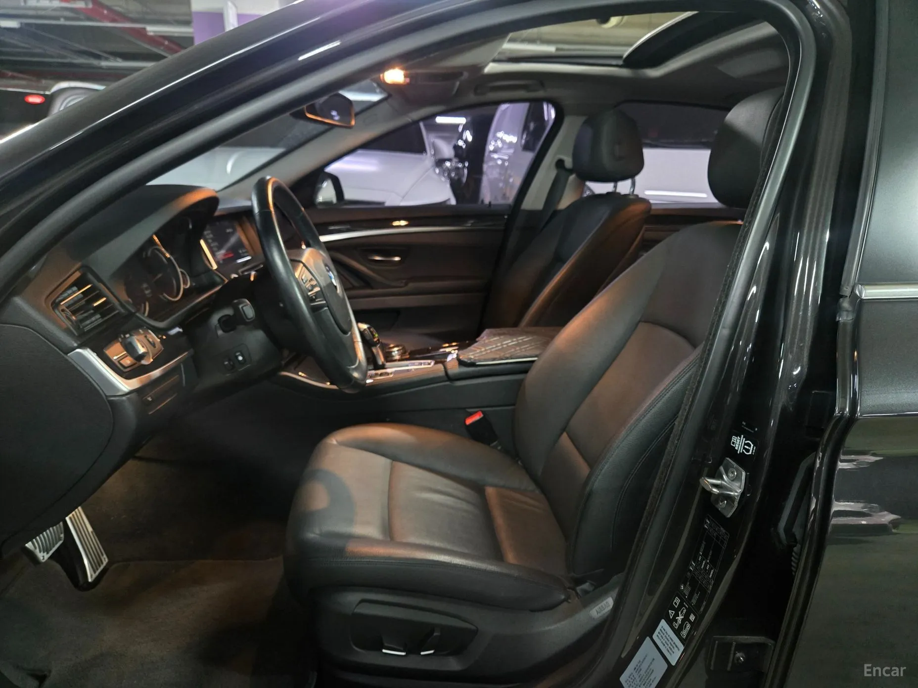 BMW 5 Series (F10) превью 10