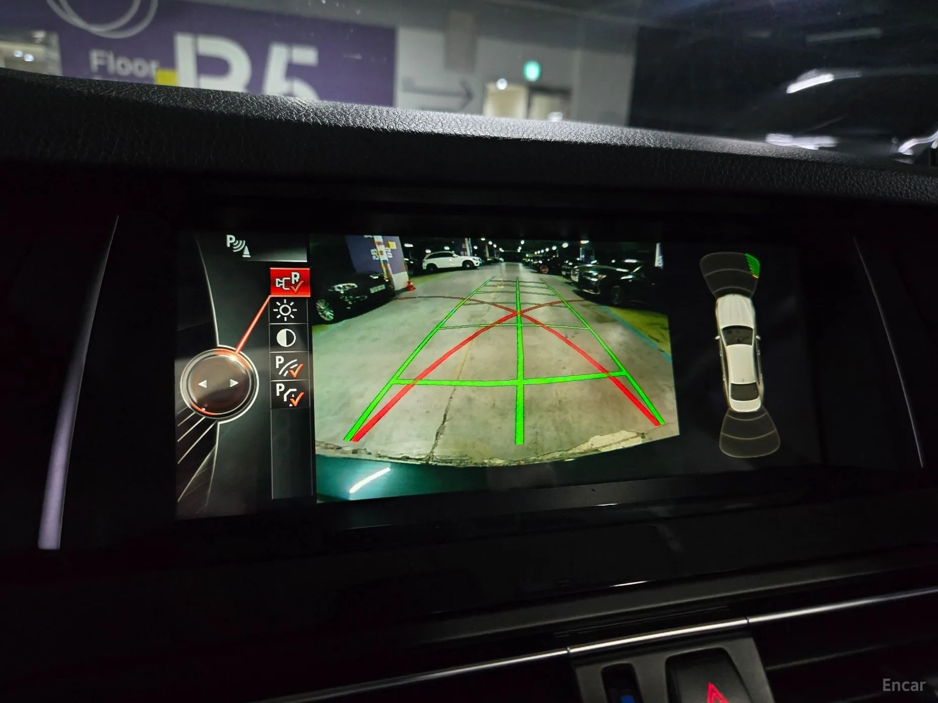 BMW 5 Series (F10) превью 14