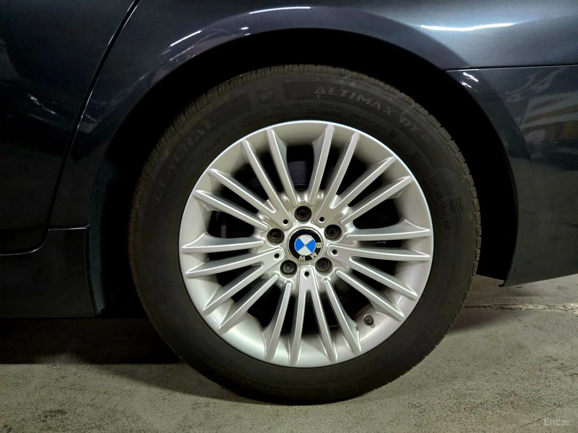 BMW 5 Series (F10) превью 5