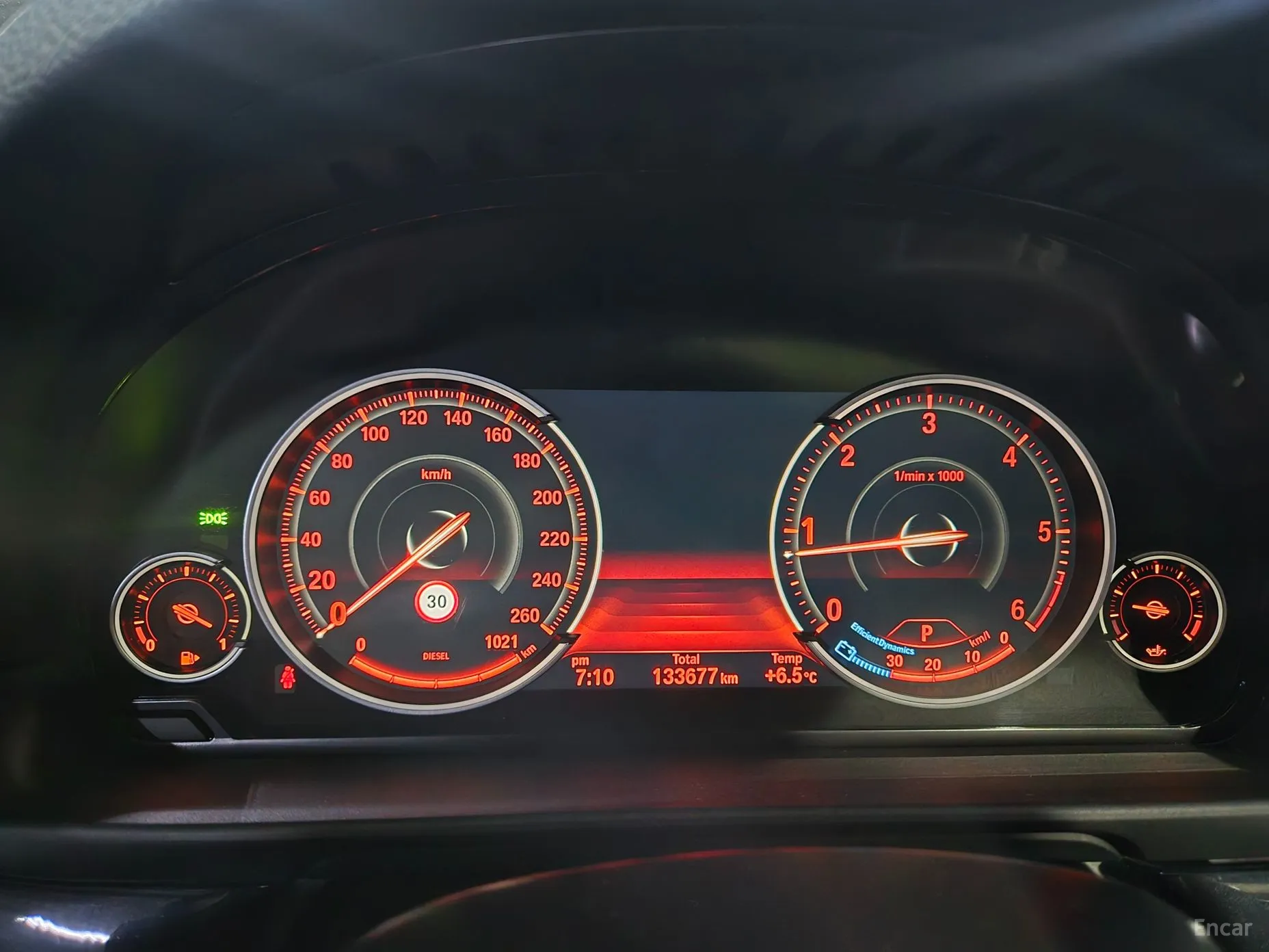 BMW 5 Series (F10) превью 8
