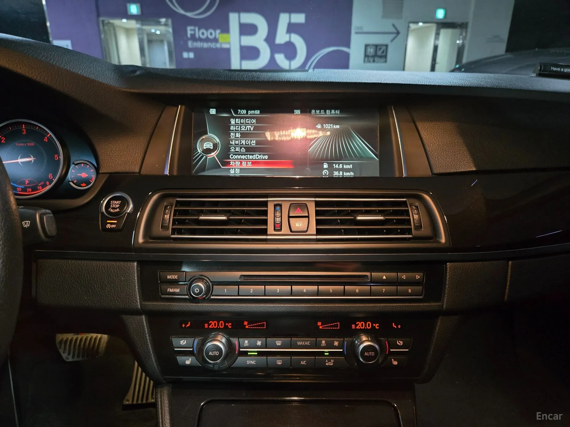 BMW 5 Series (F10) превью 9
