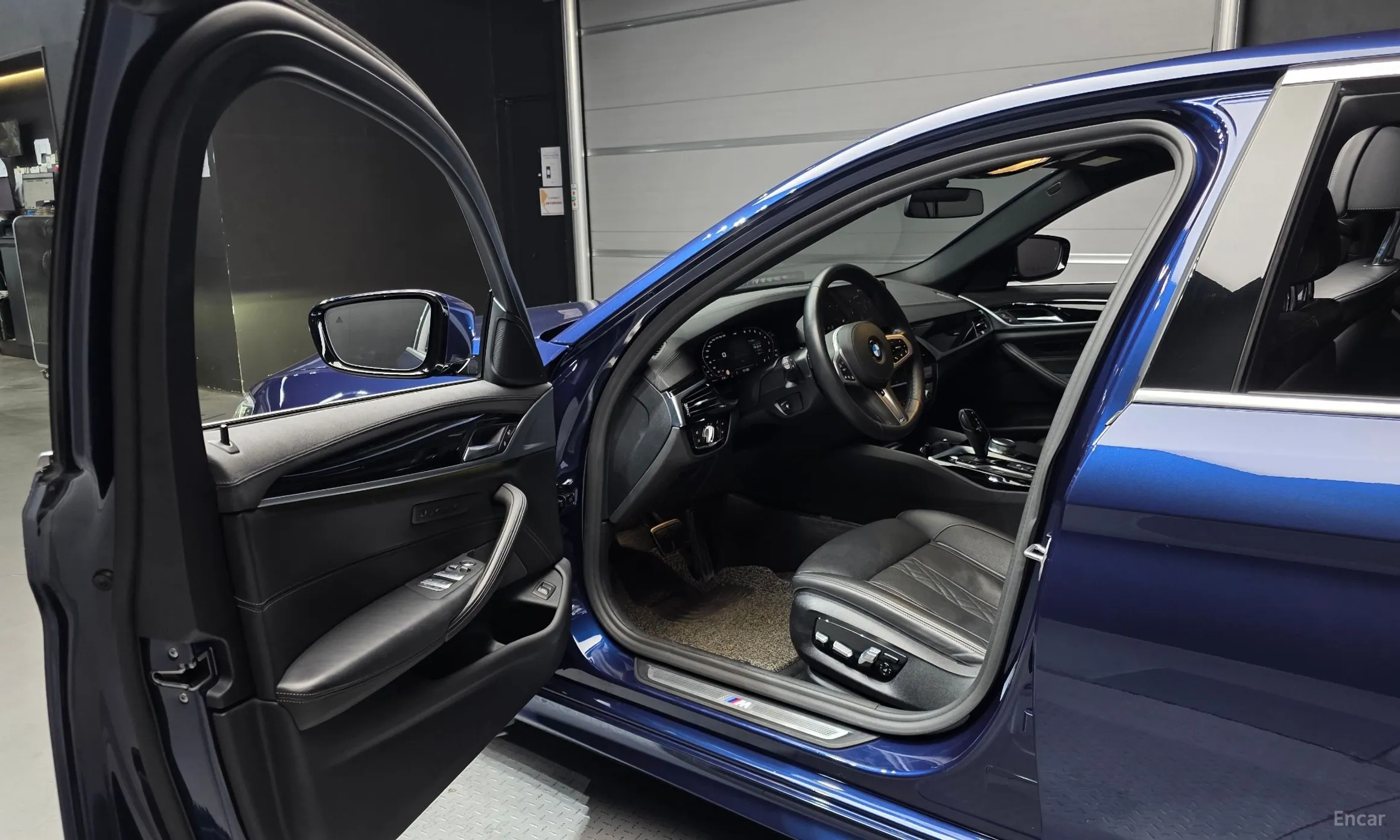 BMW 5 Series (G30) превью 11