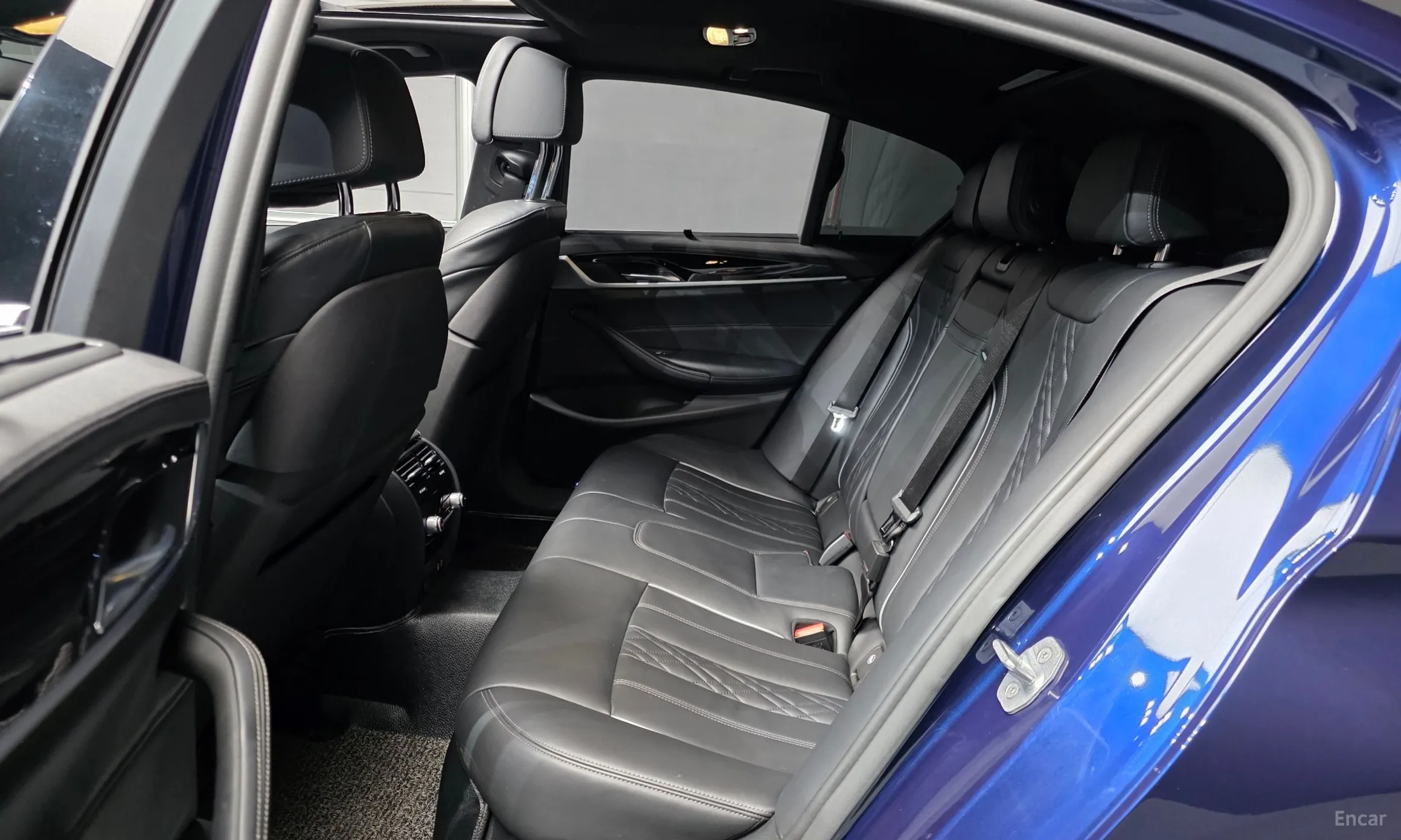 BMW 5 Series (G30) превью 12