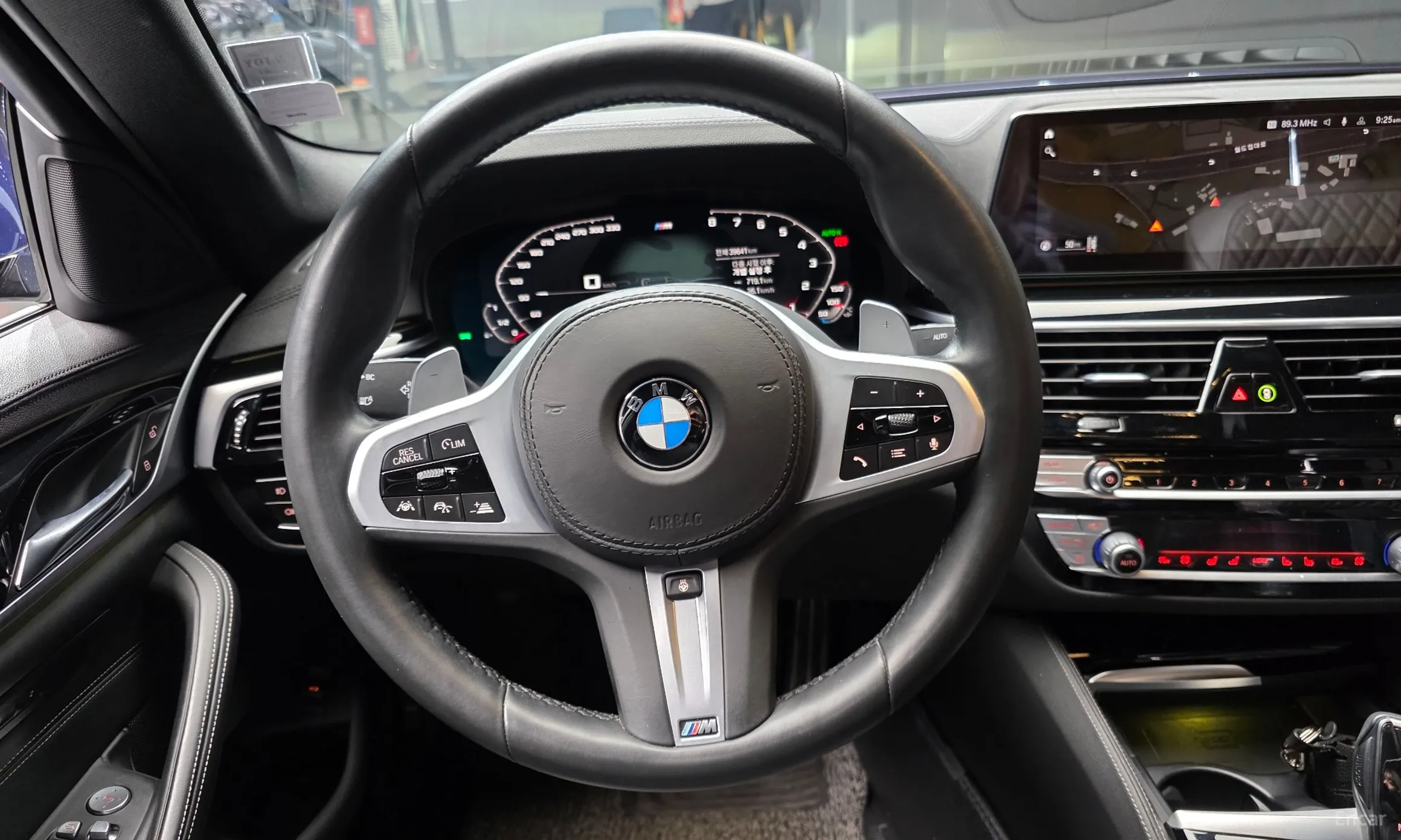 BMW 5 Series (G30) превью 13