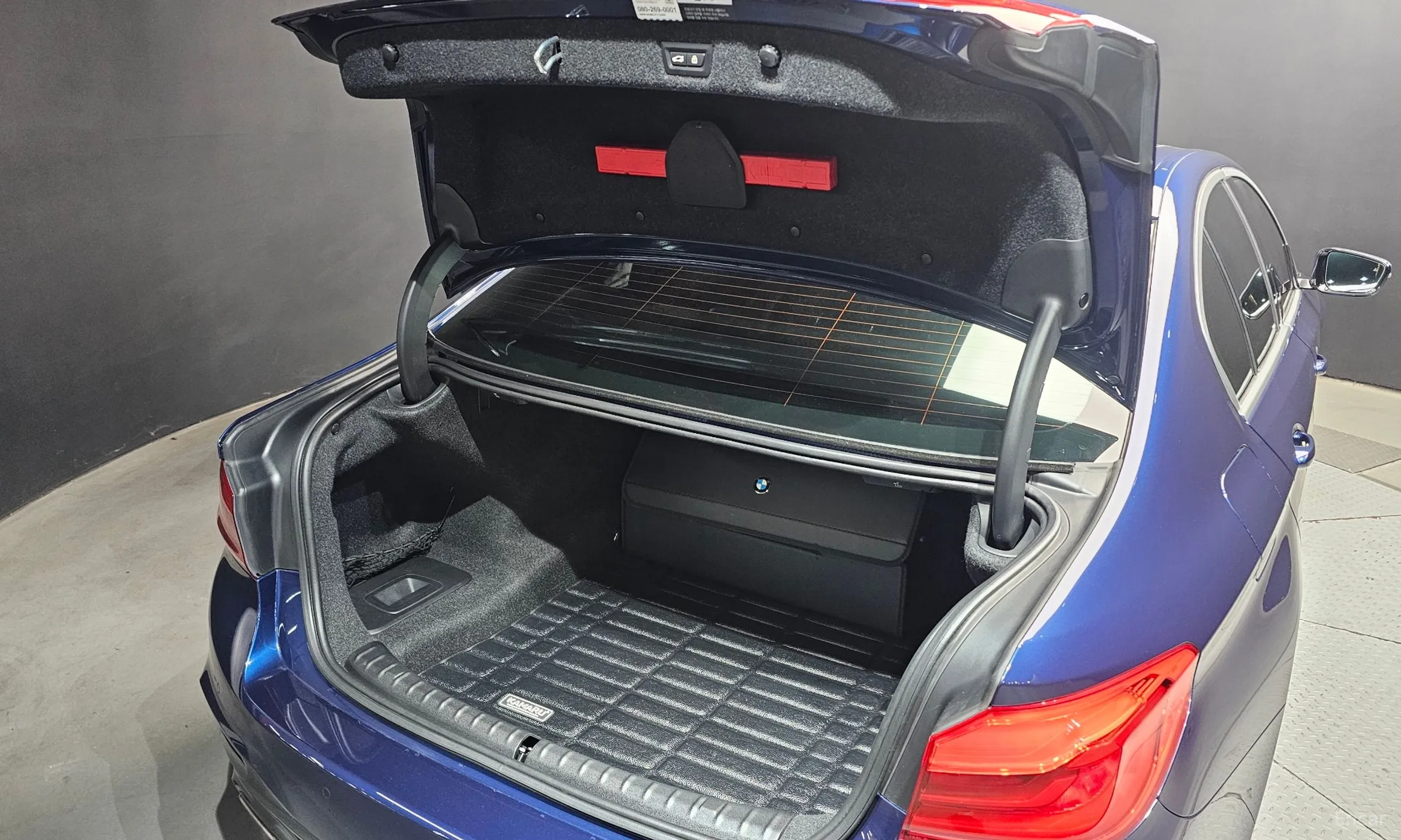 BMW 5 Series (G30) превью 20