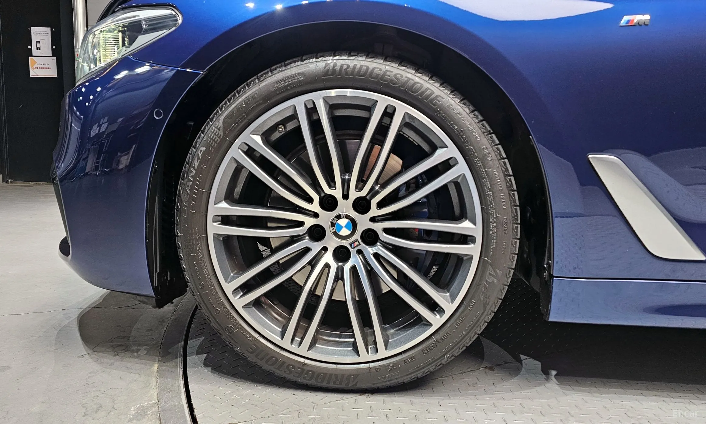 BMW 5 Series (G30) превью 5