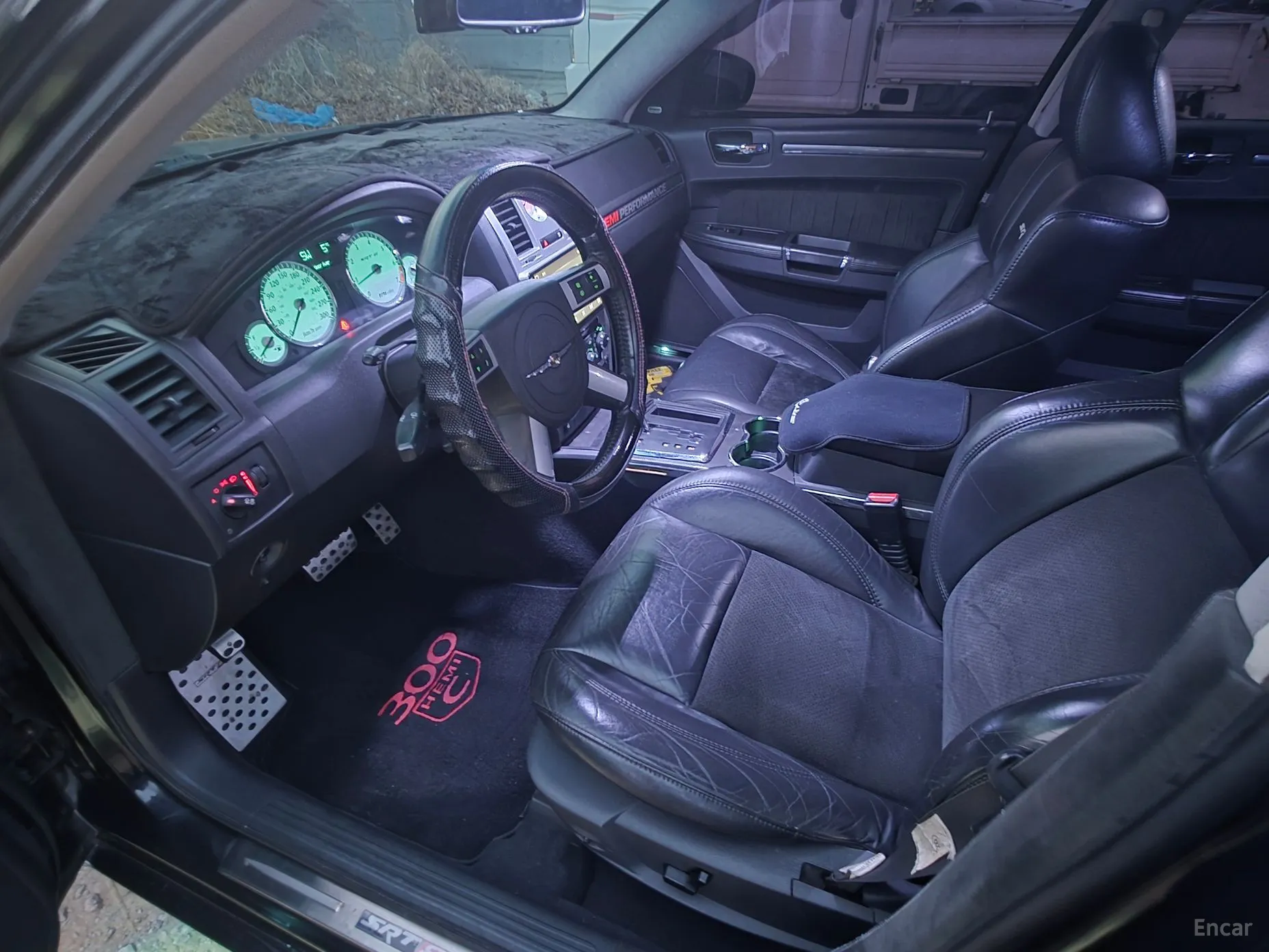 Chrysler 300C превью 12