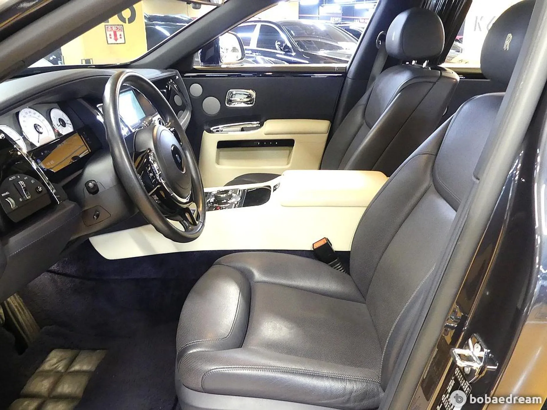 Rolls-Royce Ghost превью 10
