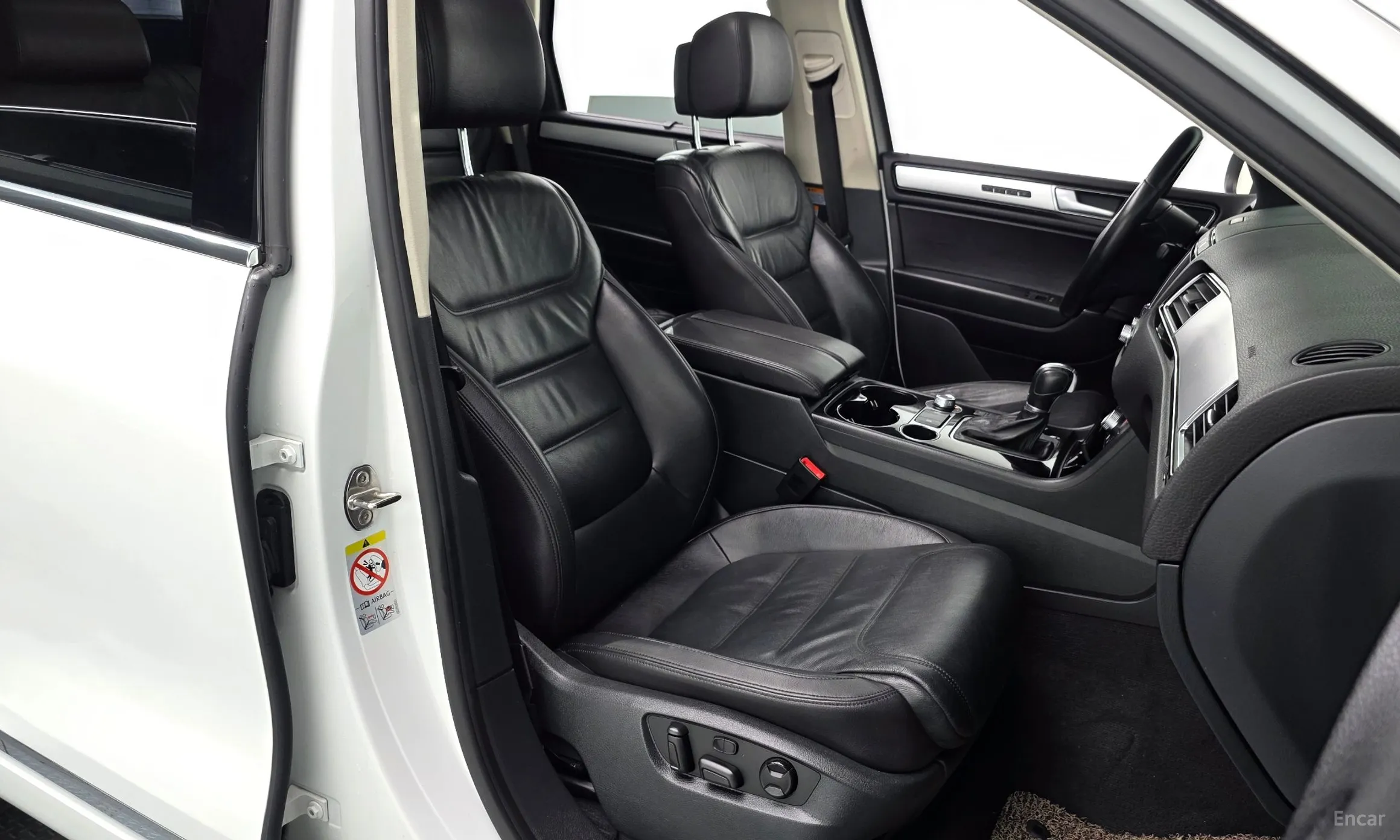 Volkswagen New Touareg превью 10