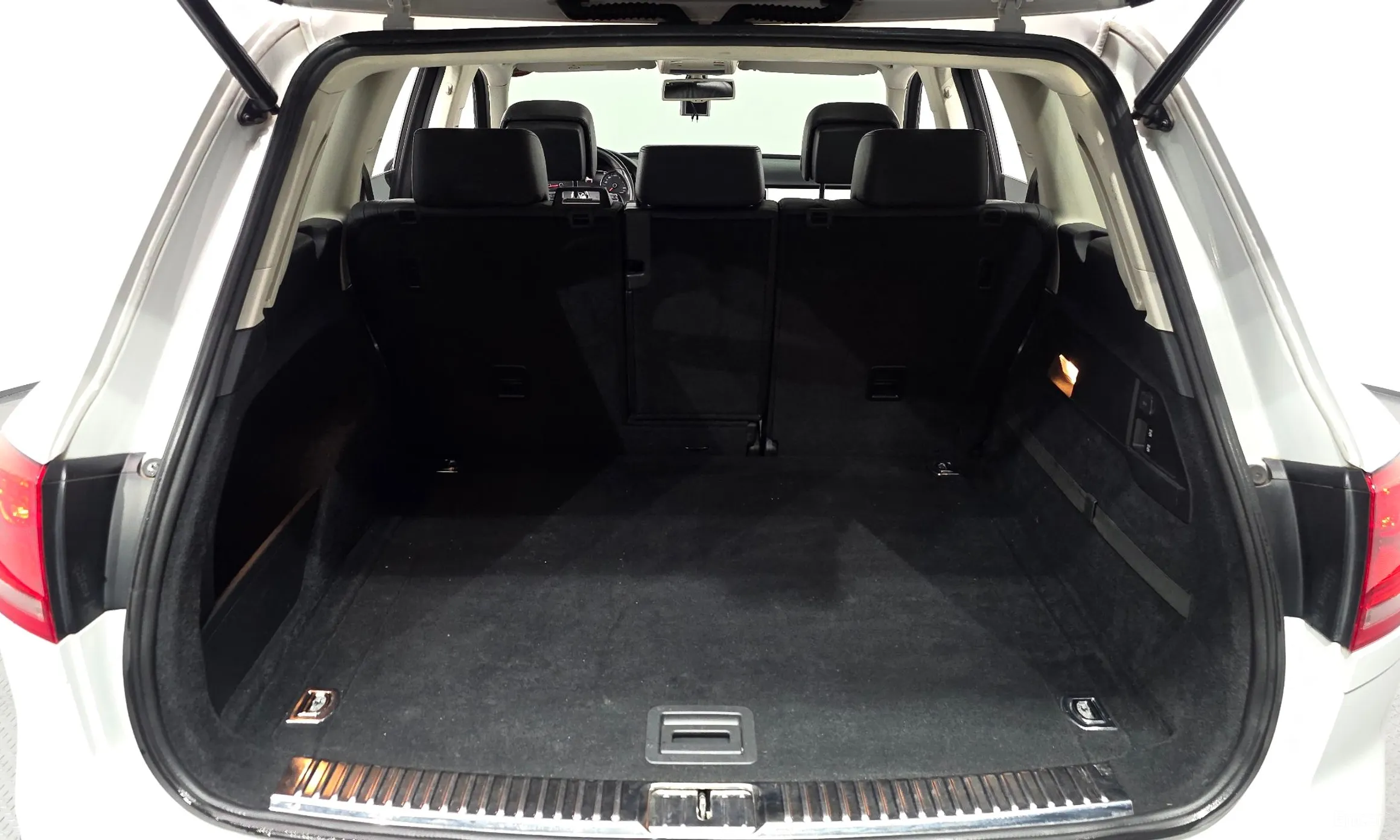 Volkswagen New Touareg превью 20