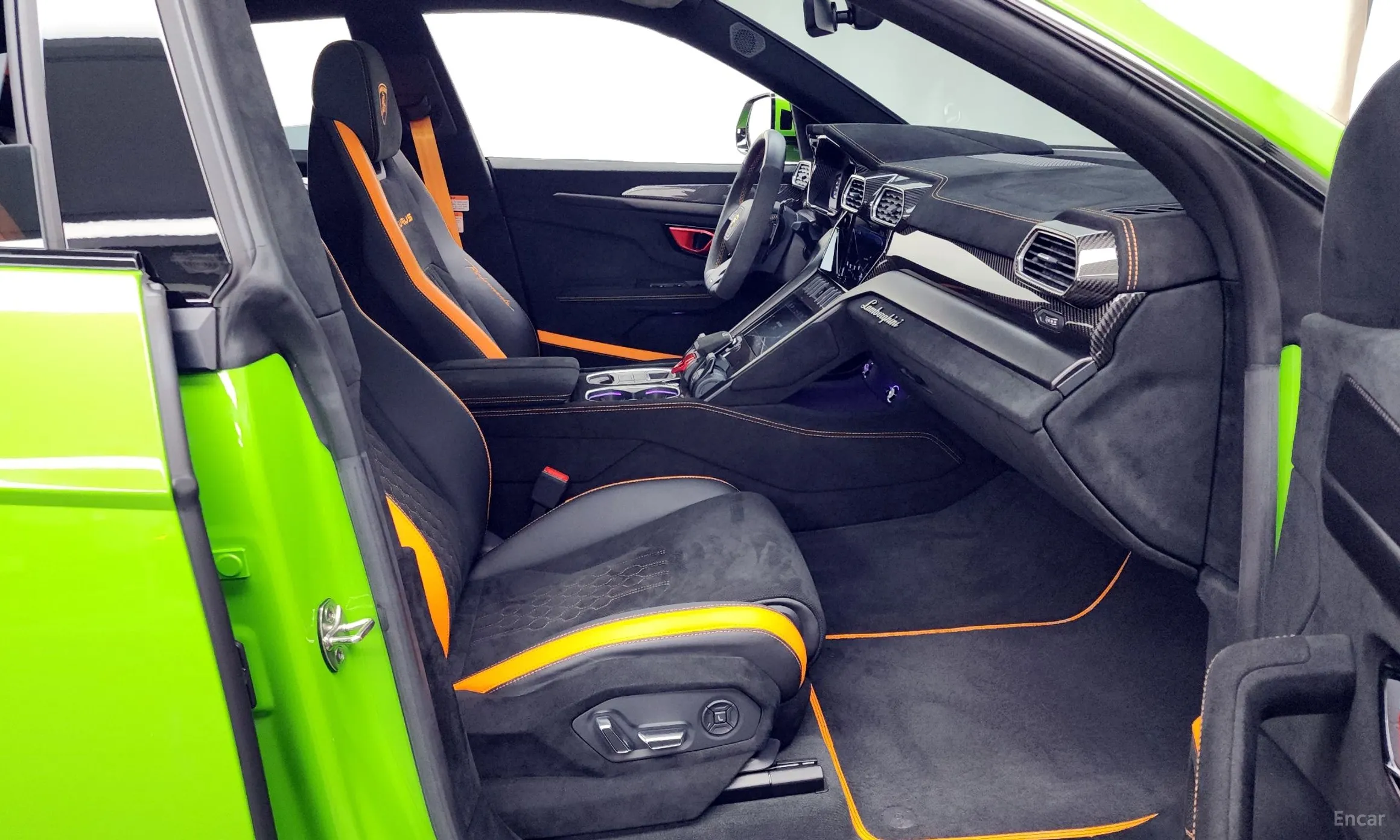 Lamborghini Urus превью 11