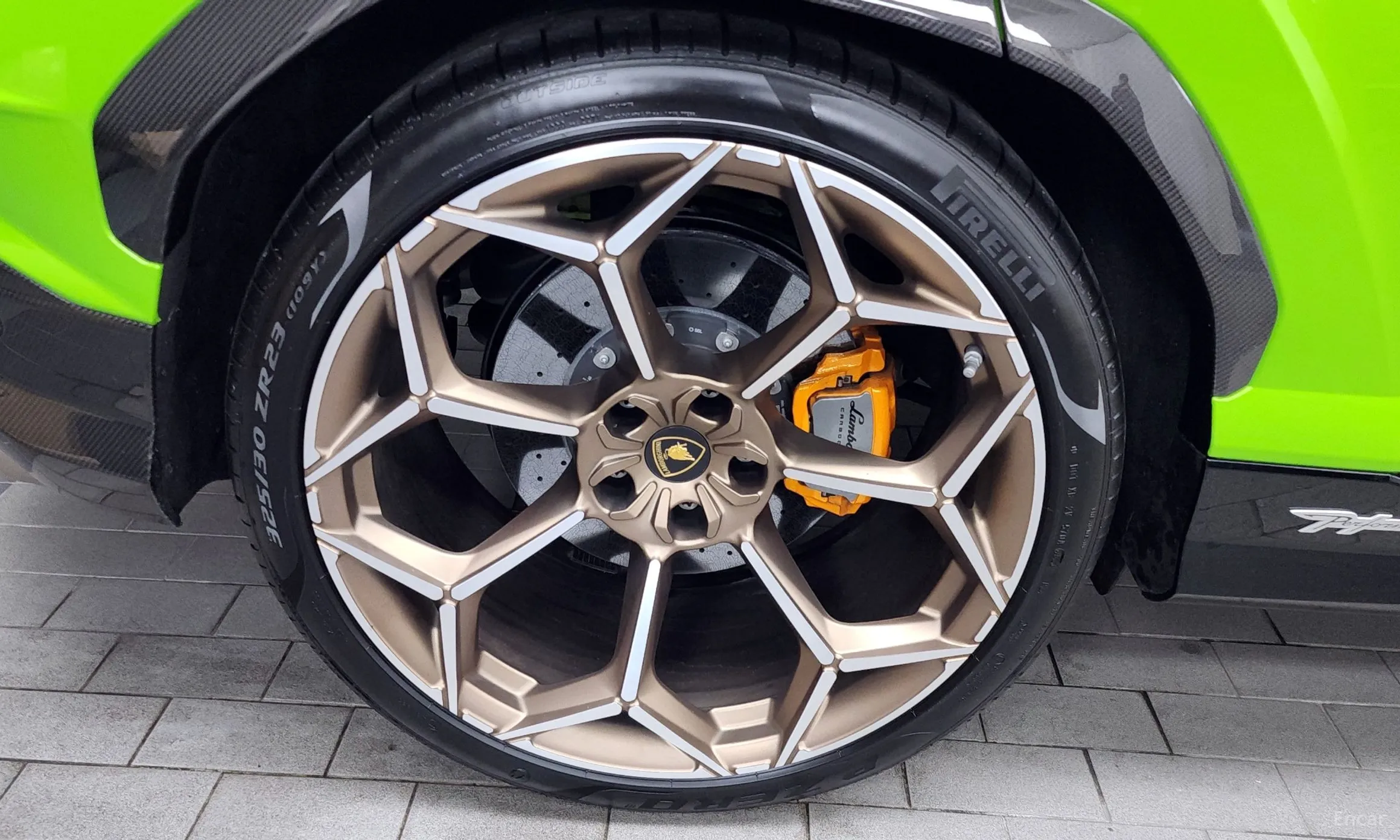Lamborghini Urus превью 5