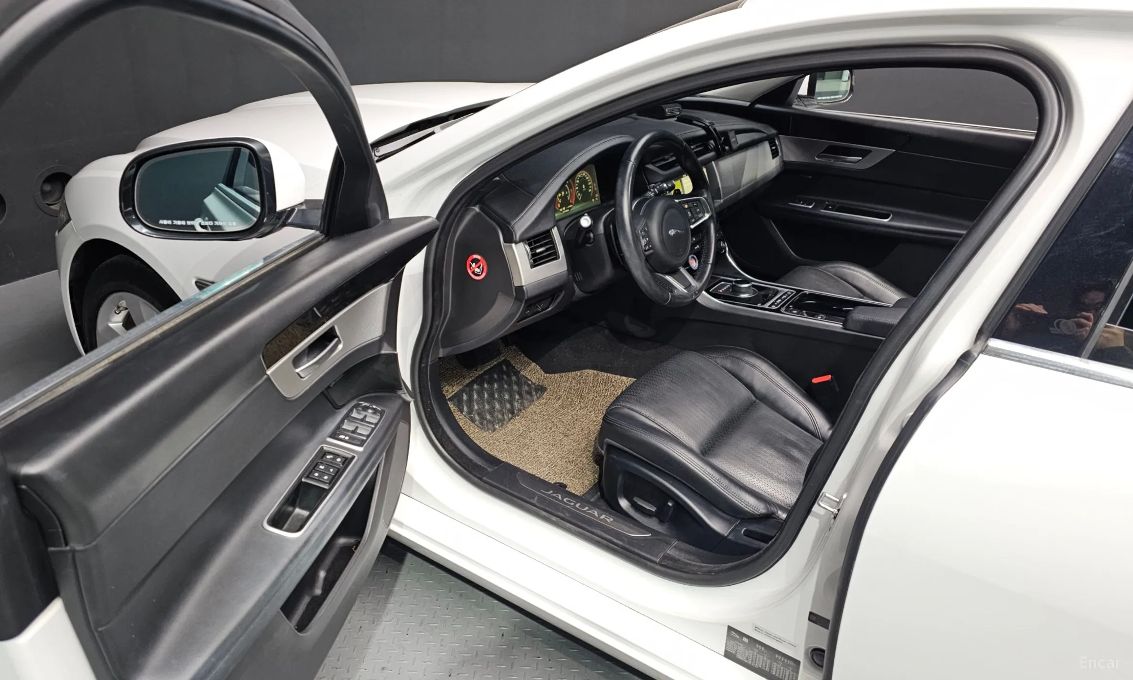 Jaguar XF (x260) превью 10