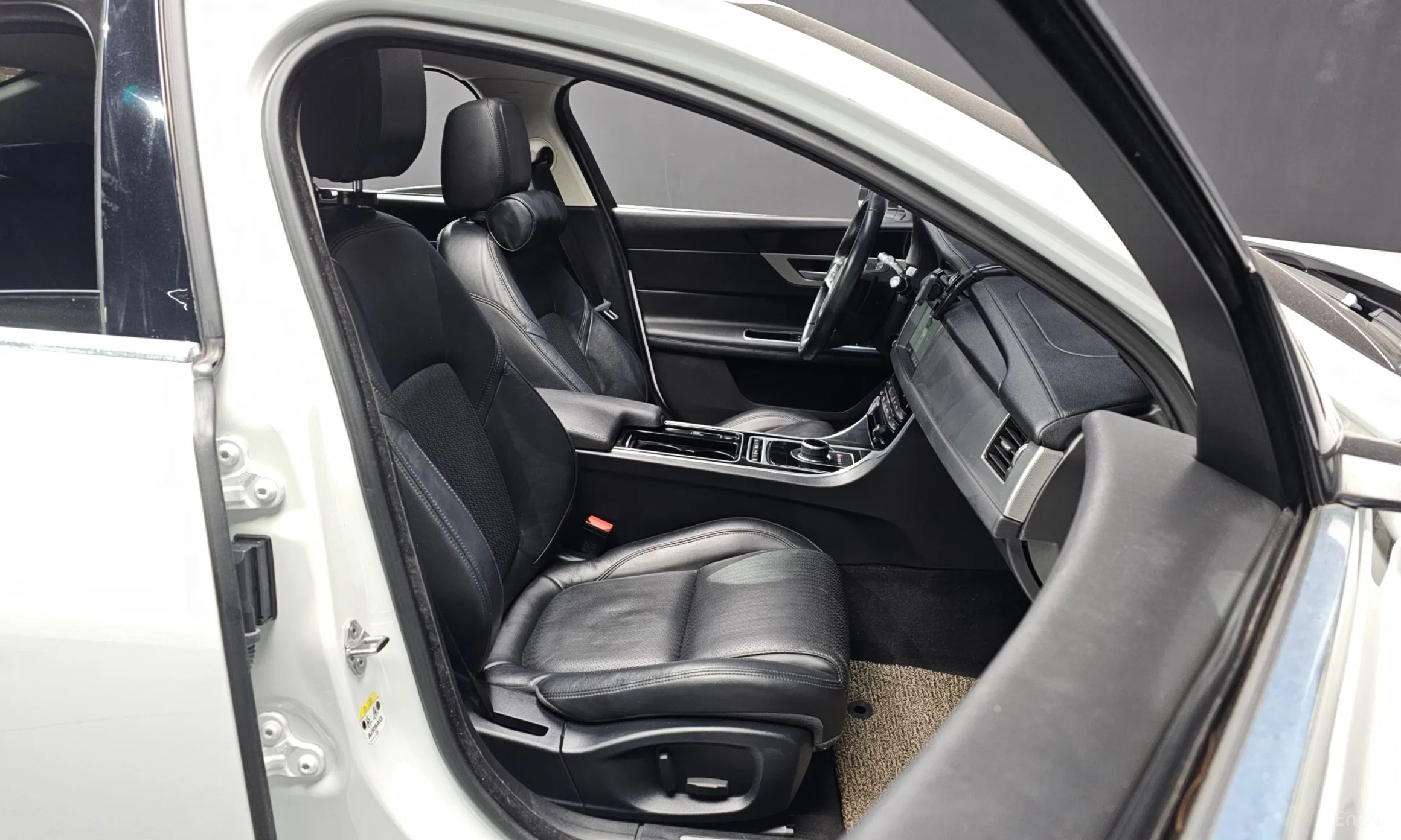 Jaguar XF (x260) превью 11