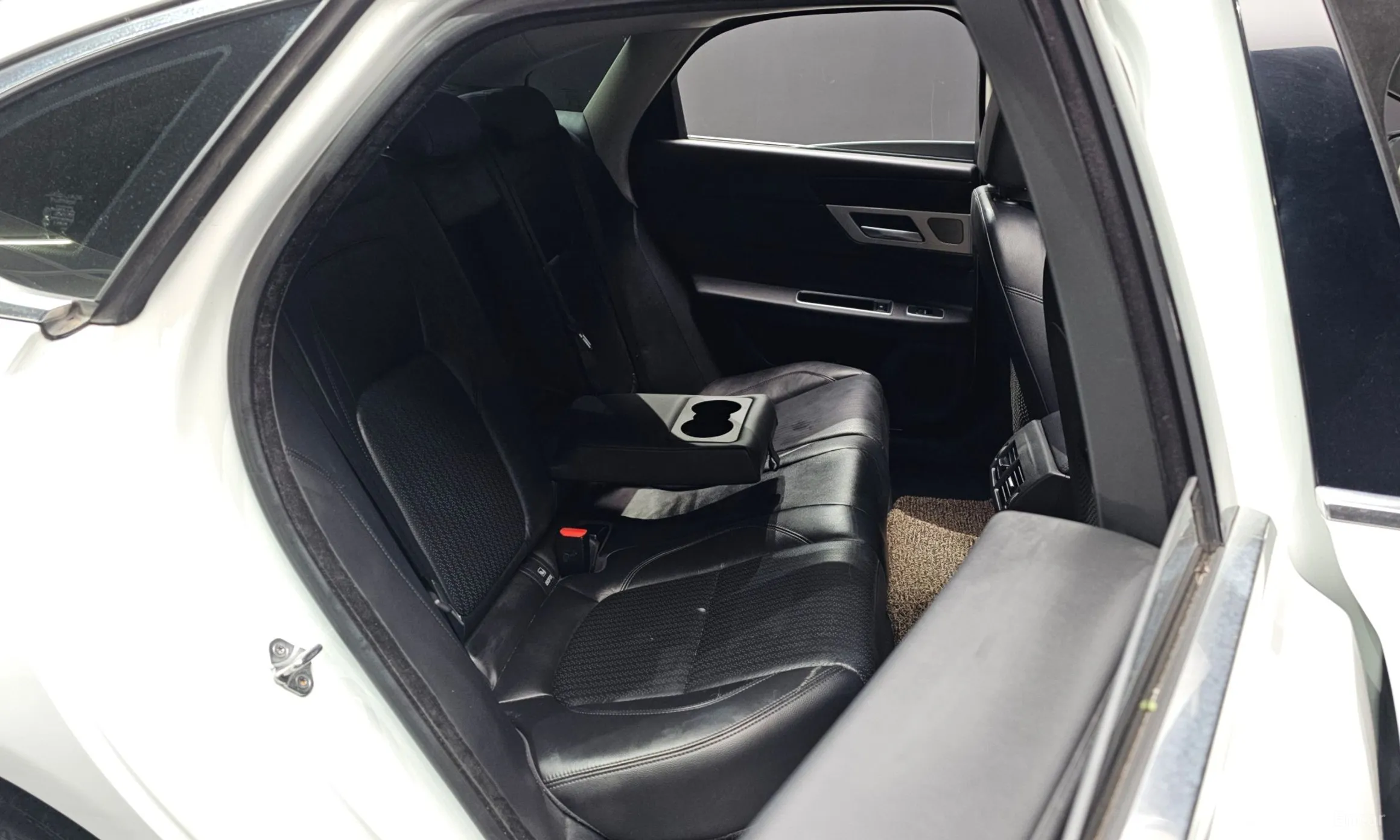 Jaguar XF (x260) превью 12