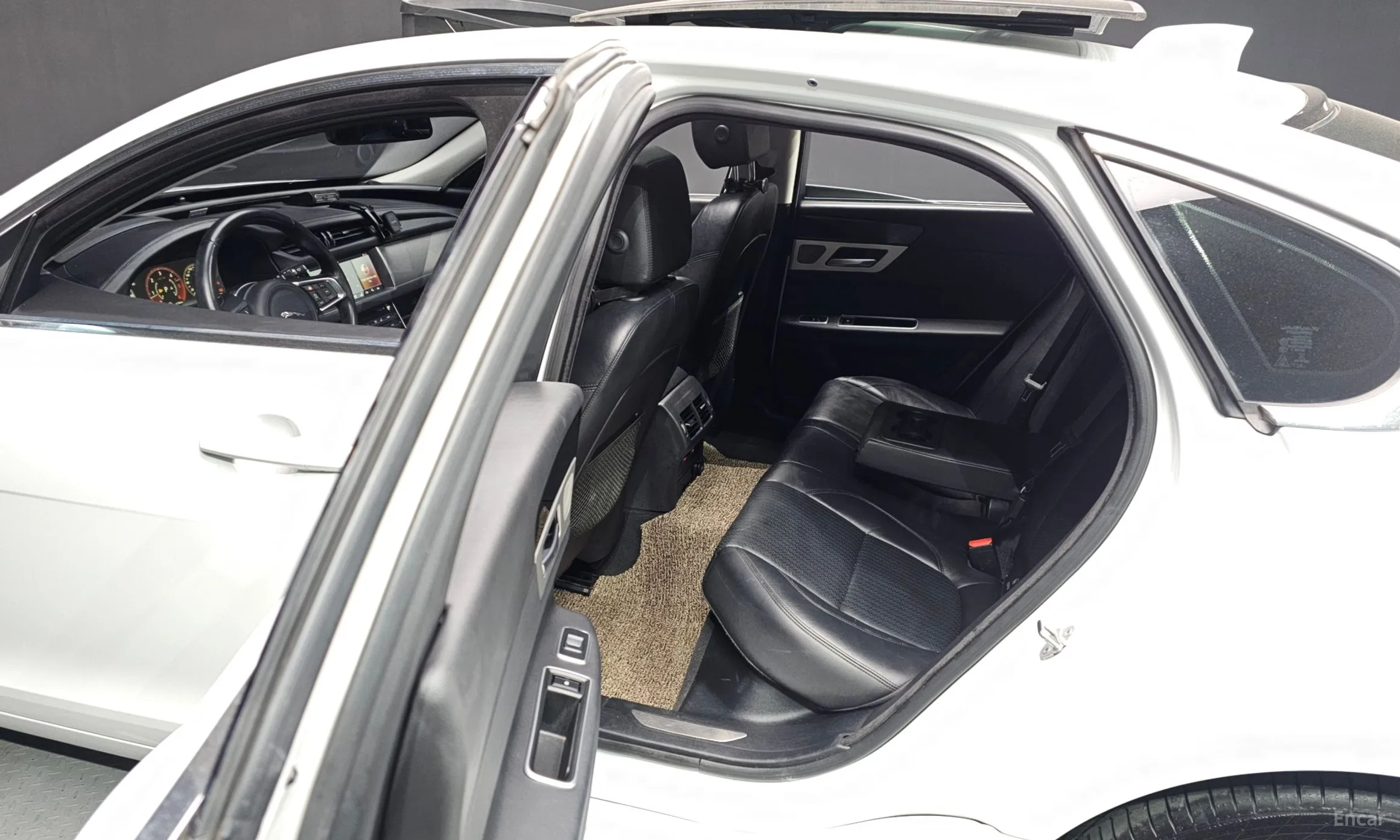 Jaguar XF (x260) превью 13