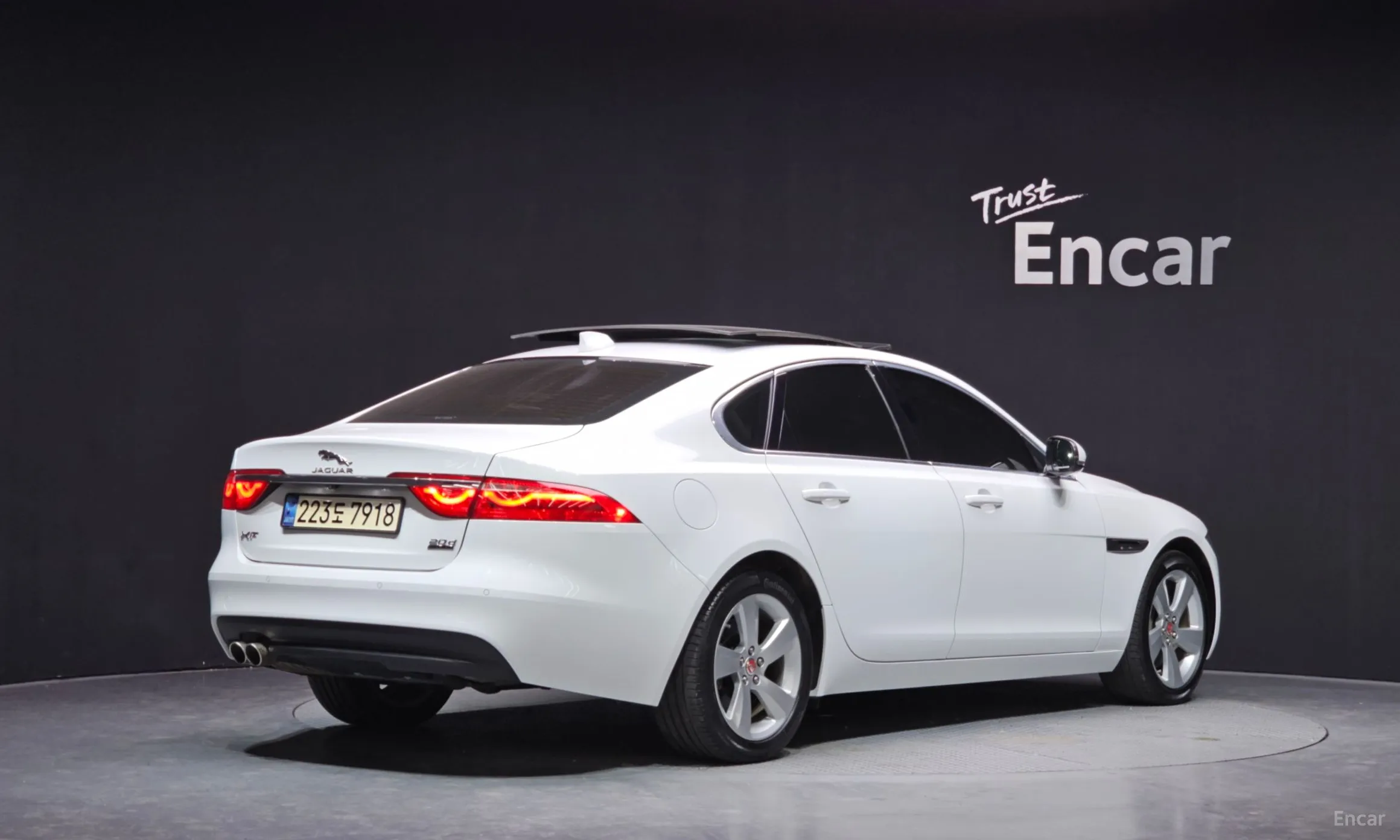 Jaguar XF (x260)