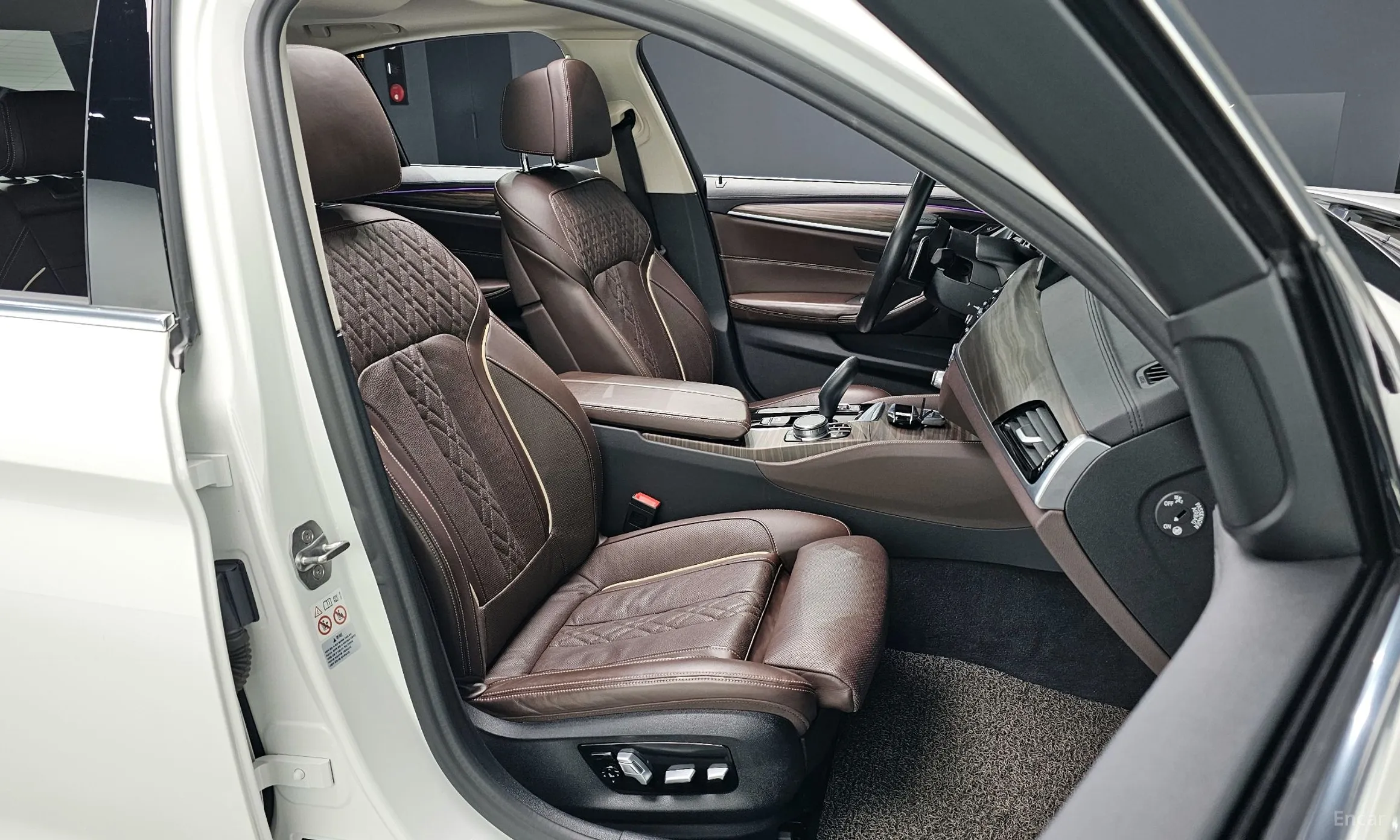 BMW 5 Series (G30) превью 10