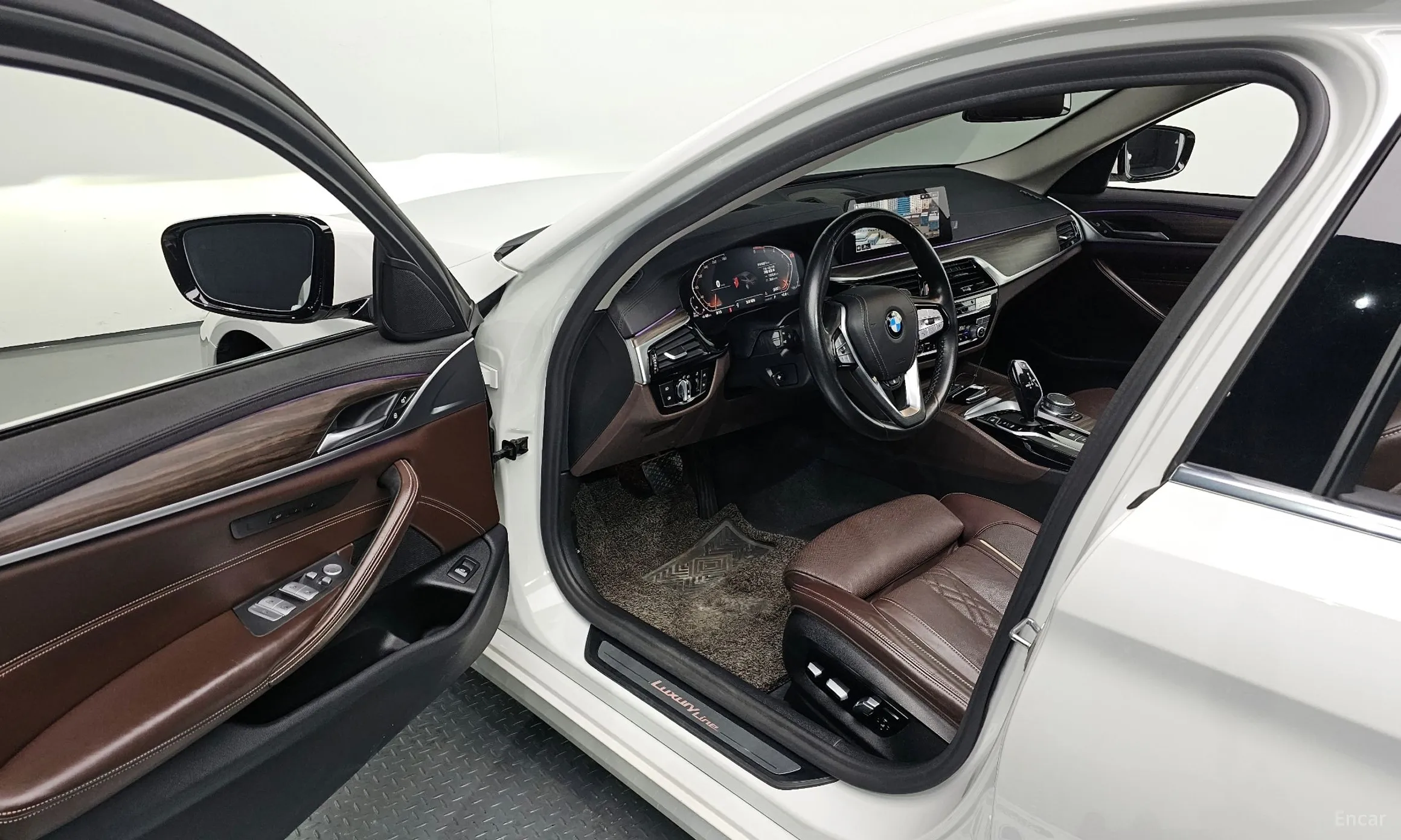 BMW 5 Series (G30) превью 11