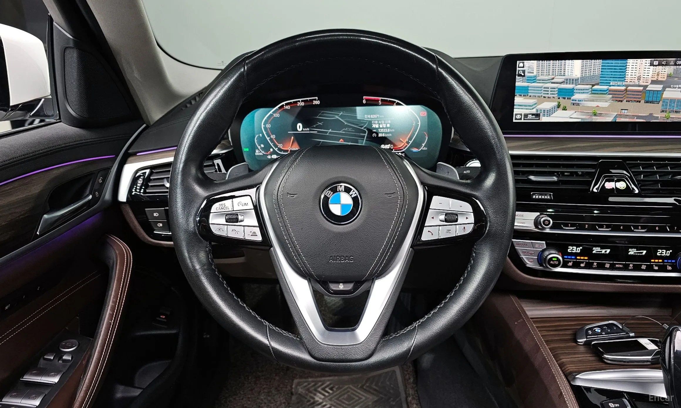 BMW 5 Series (G30) превью 13