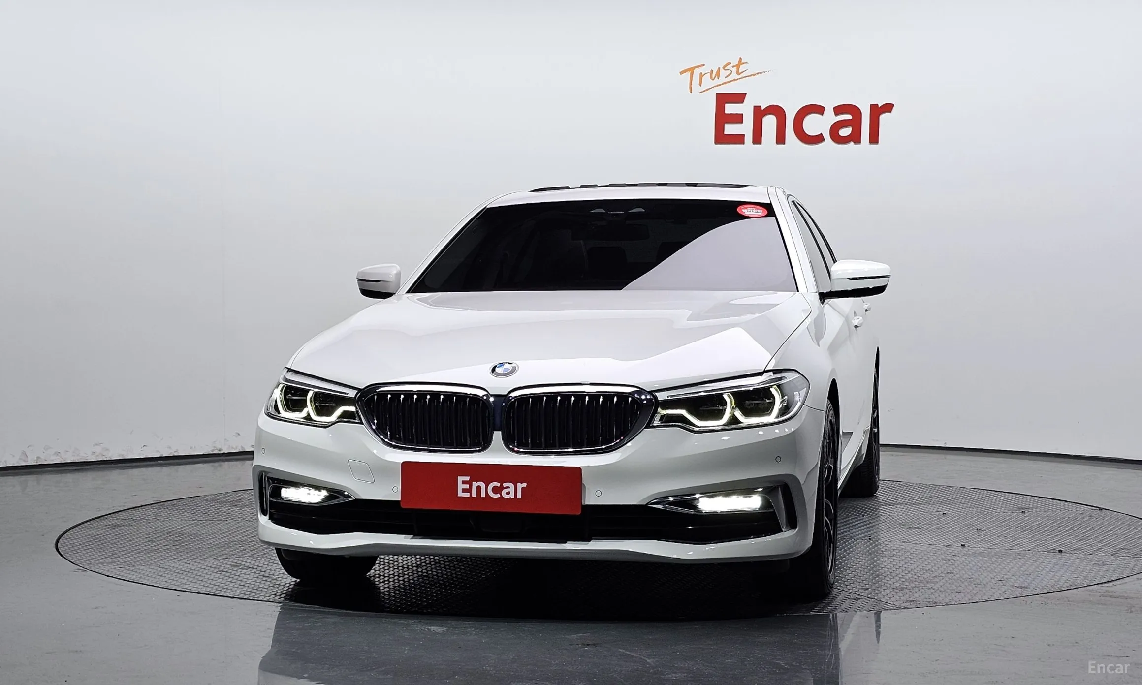 BMW 5 Series (G30) превью 3