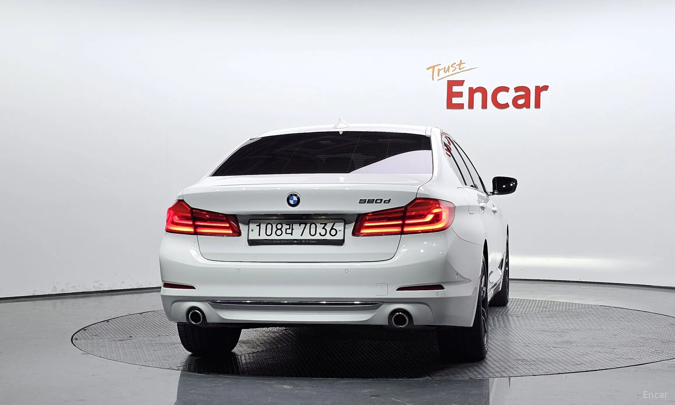 BMW 5 Series (G30) превью 4