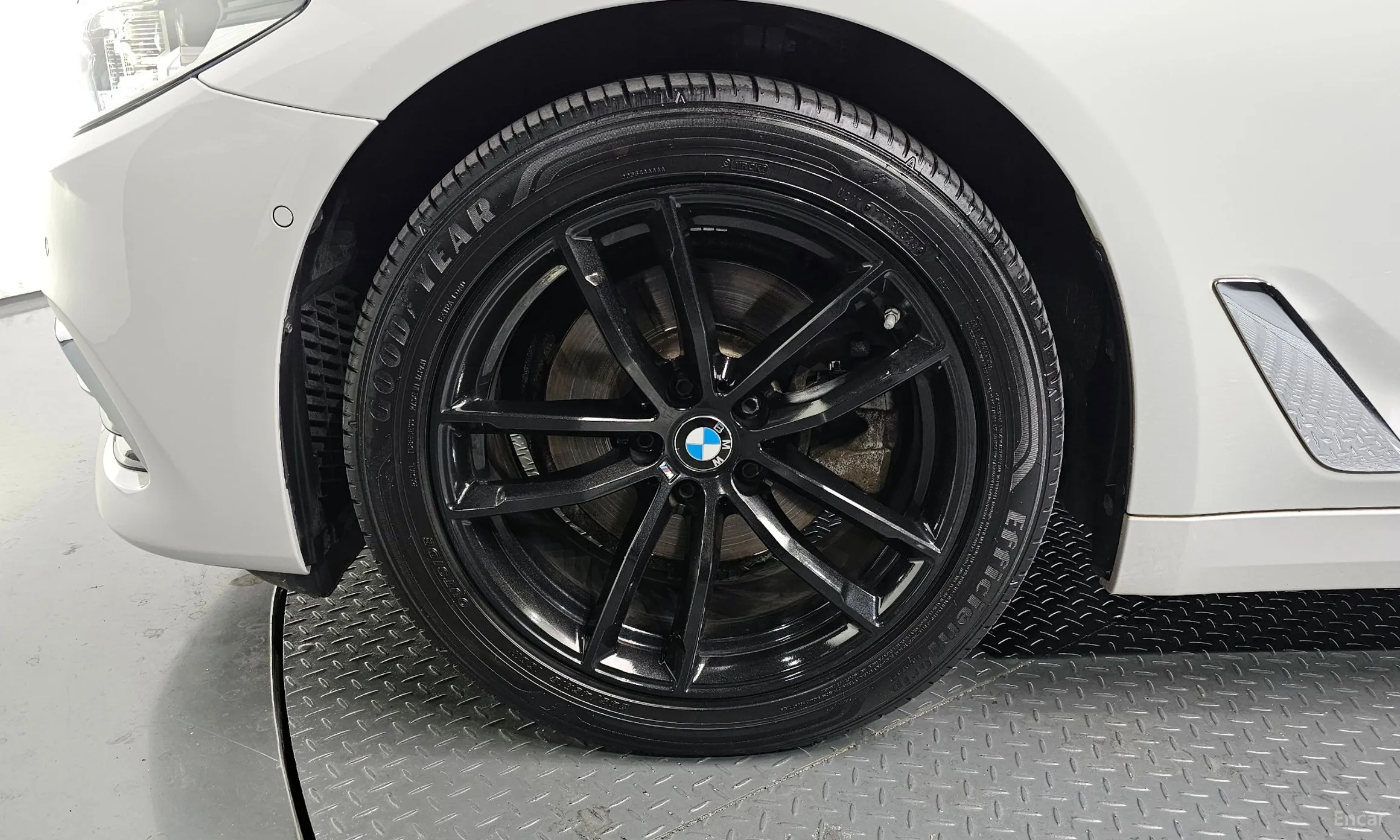 BMW 5 Series (G30) превью 5