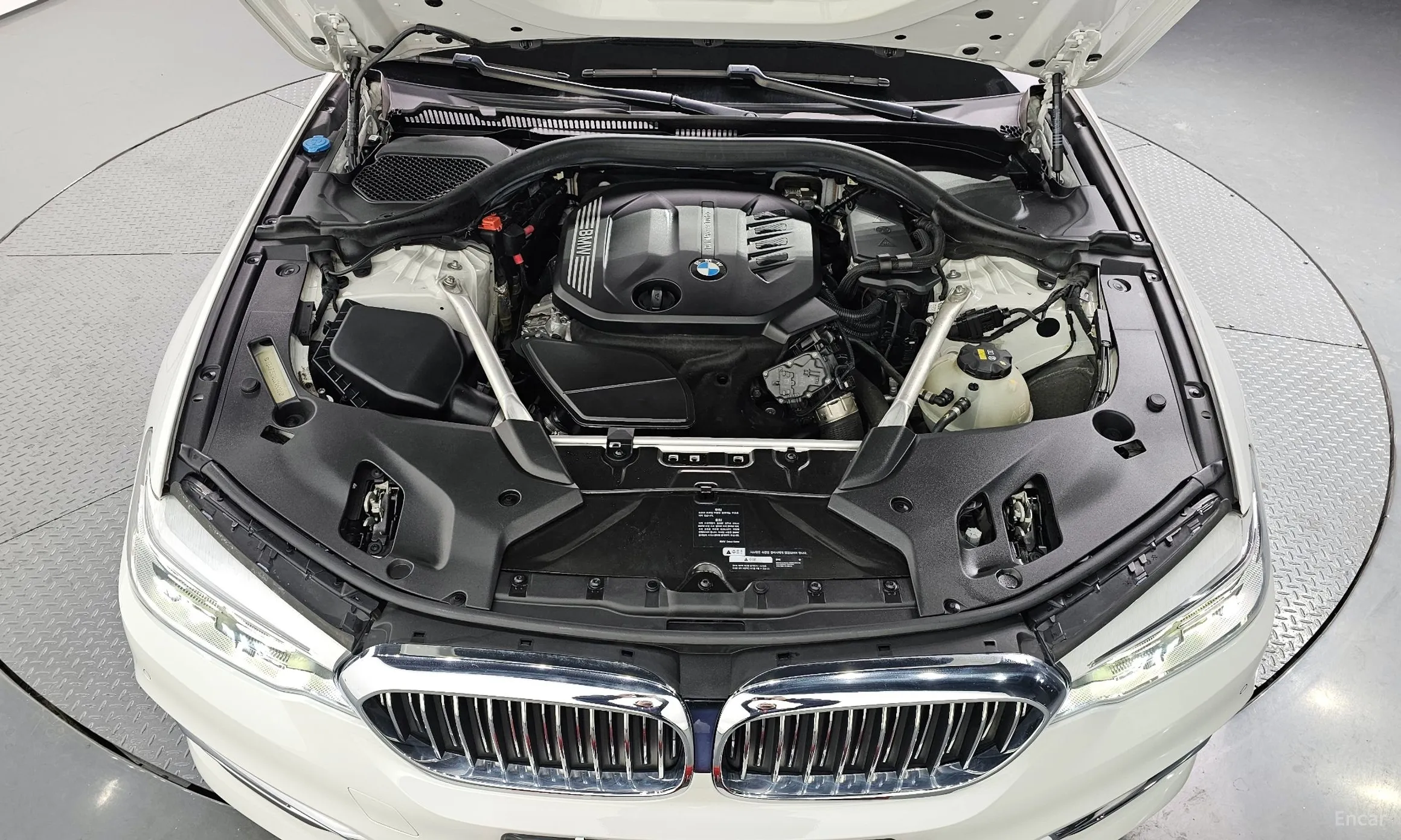 BMW 5 Series (G30) превью 6