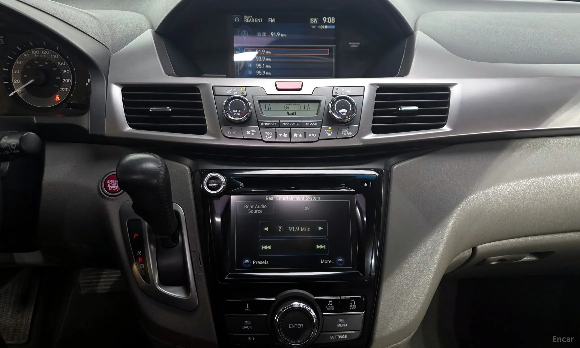 Honda Odyssey превью 14