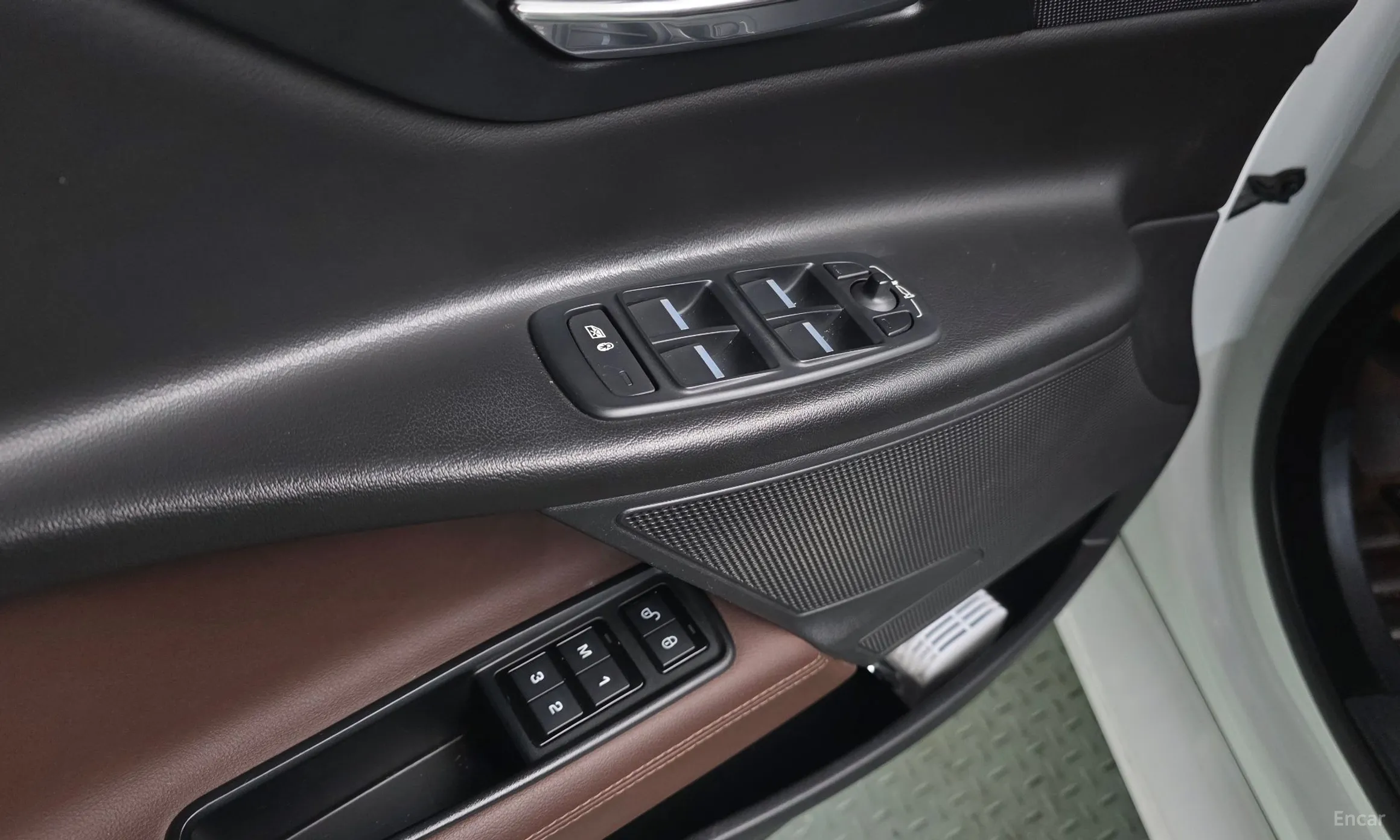 Jaguar XE превью 17