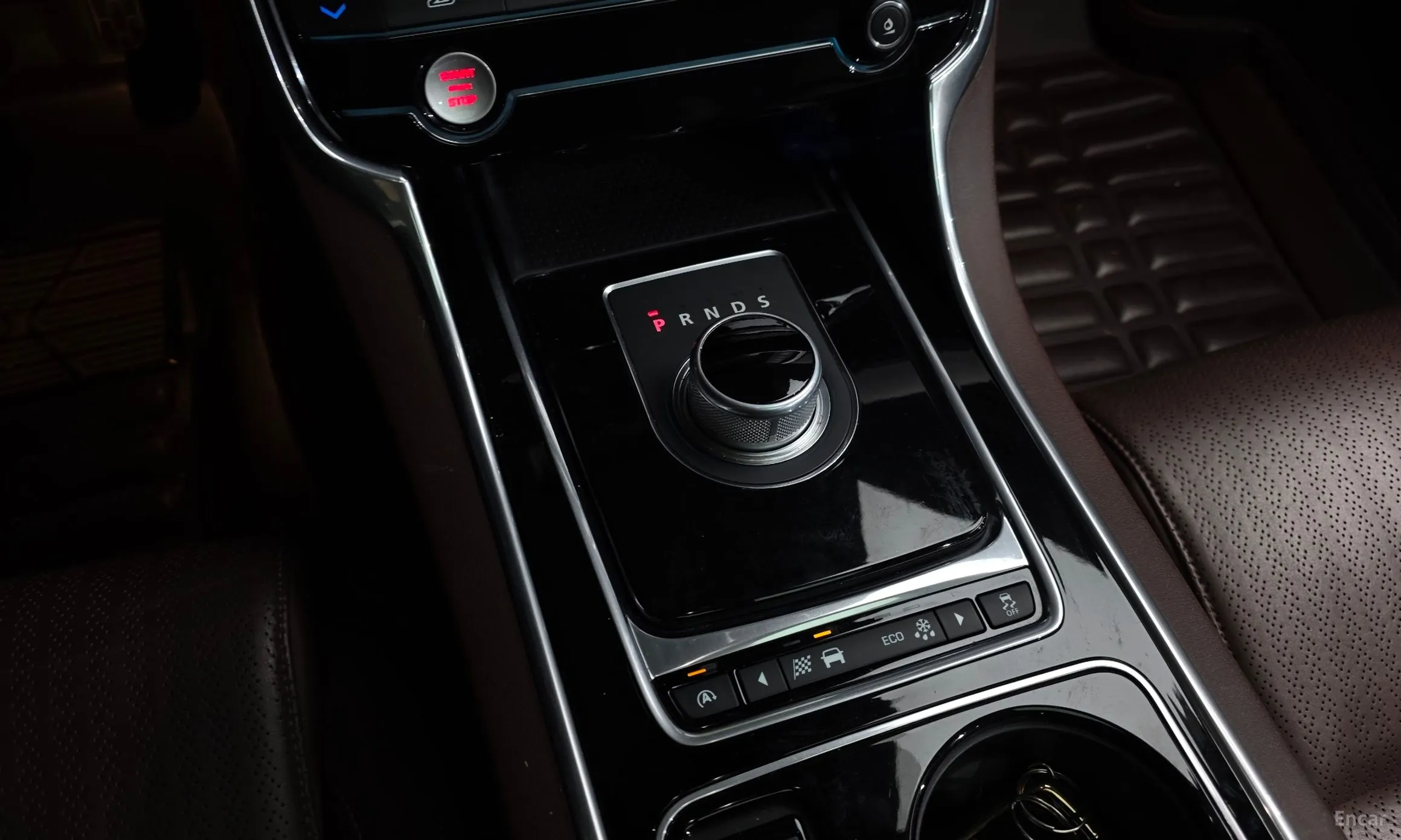 Jaguar XE превью 9