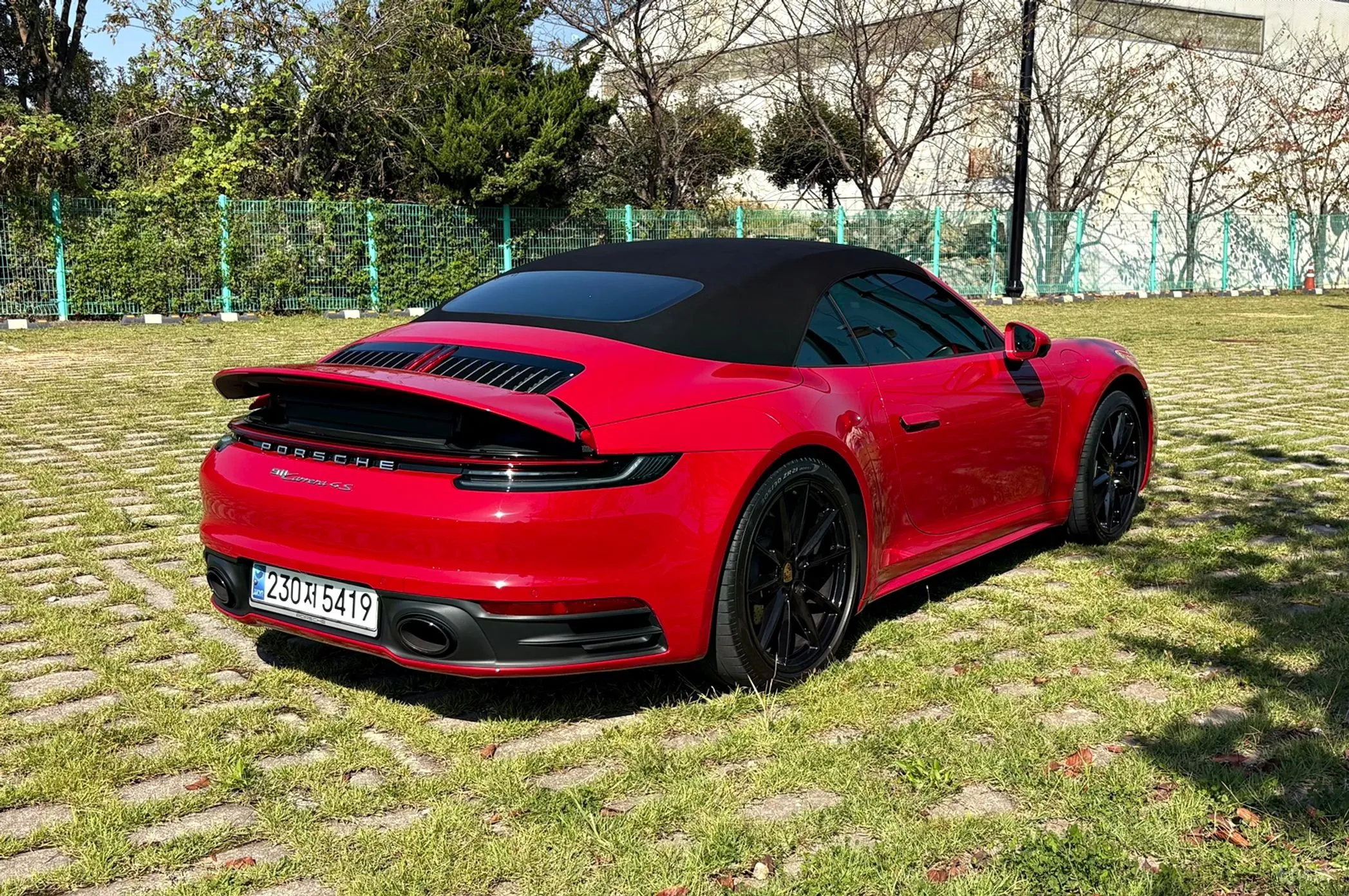 Porsche 911 (992) превью 7