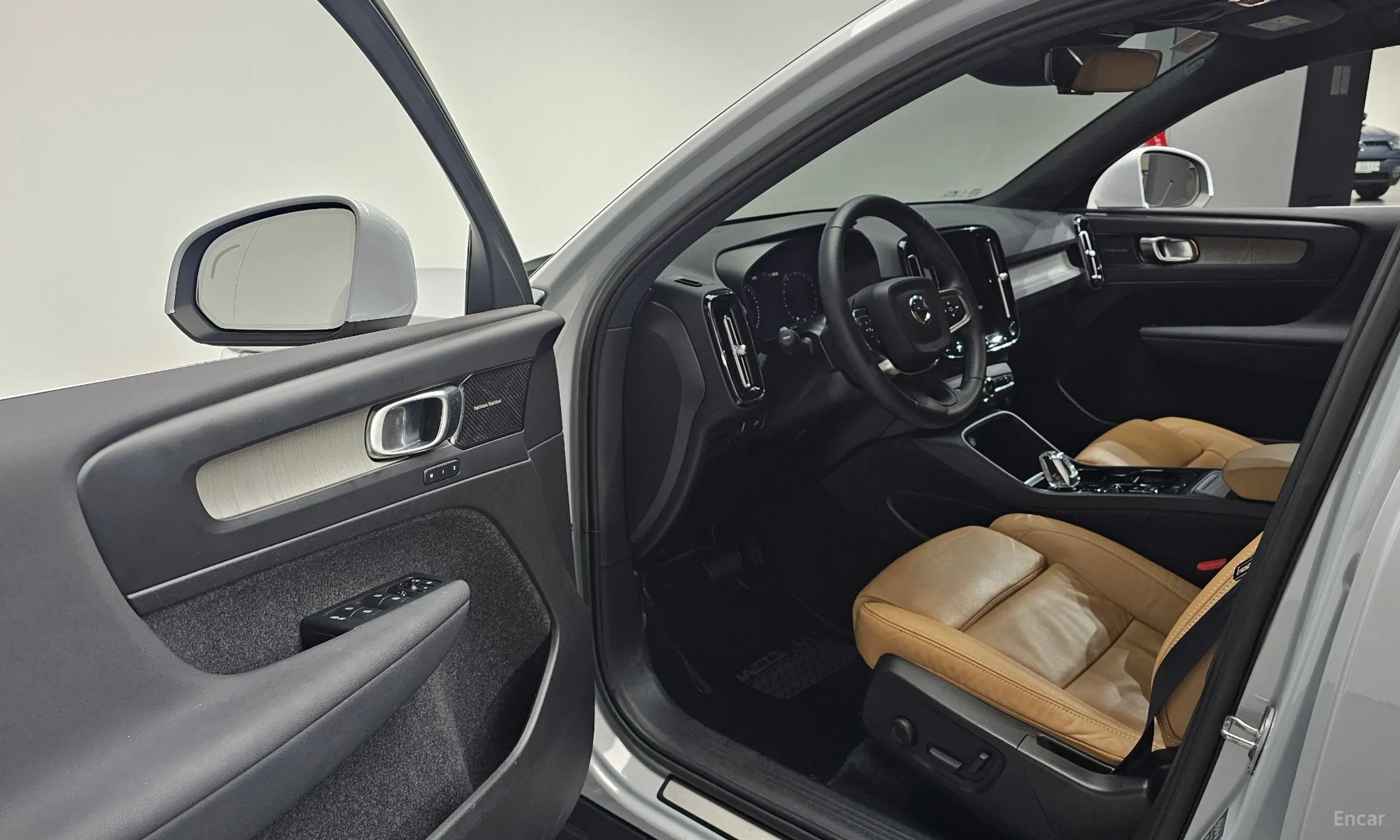 Volvo XC40 превью 11