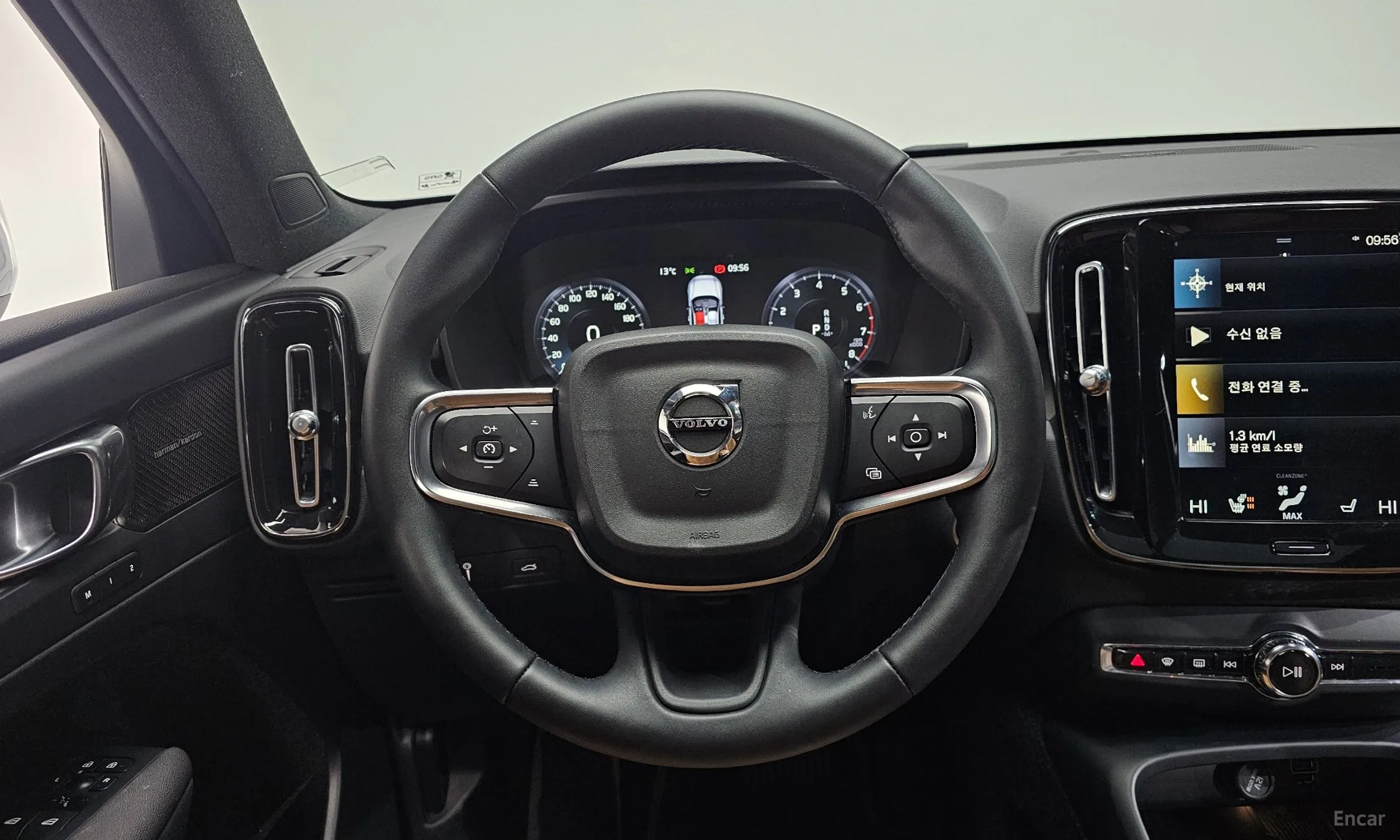 Volvo XC40 превью 13