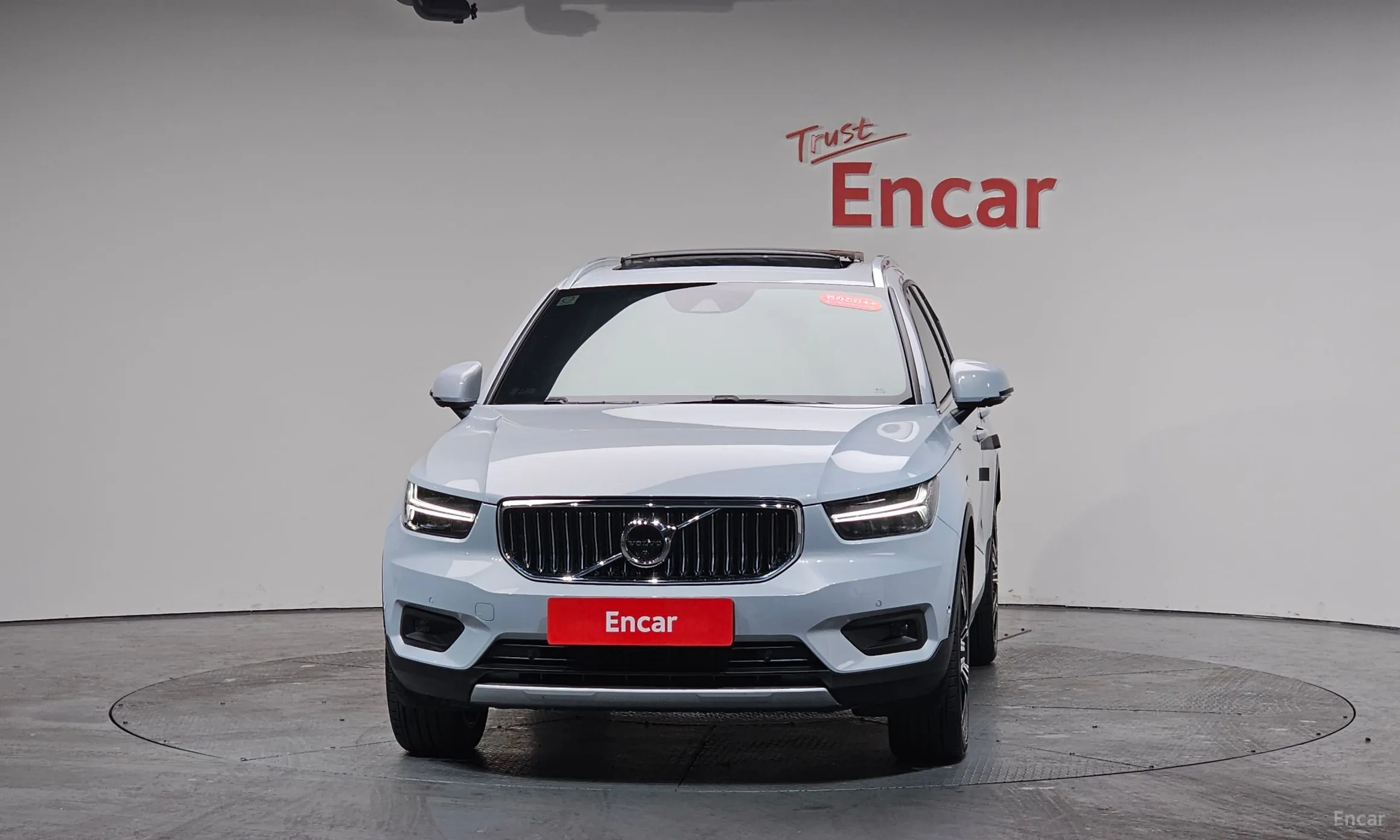 Volvo XC40 превью 3