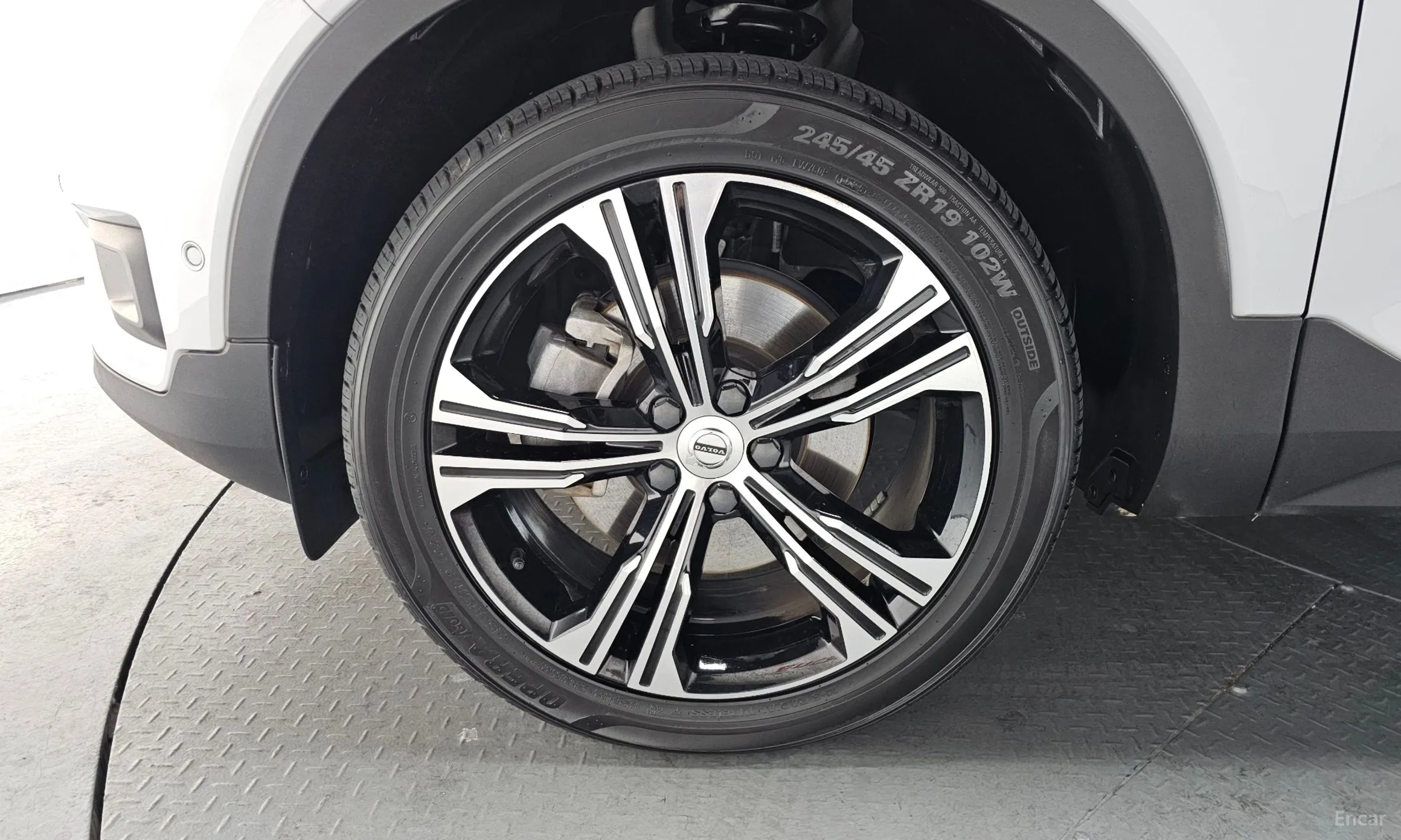 Volvo XC40 превью 5