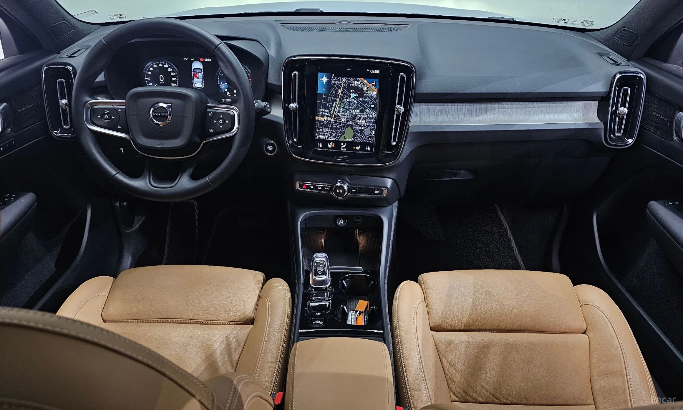 Volvo XC40 превью 7