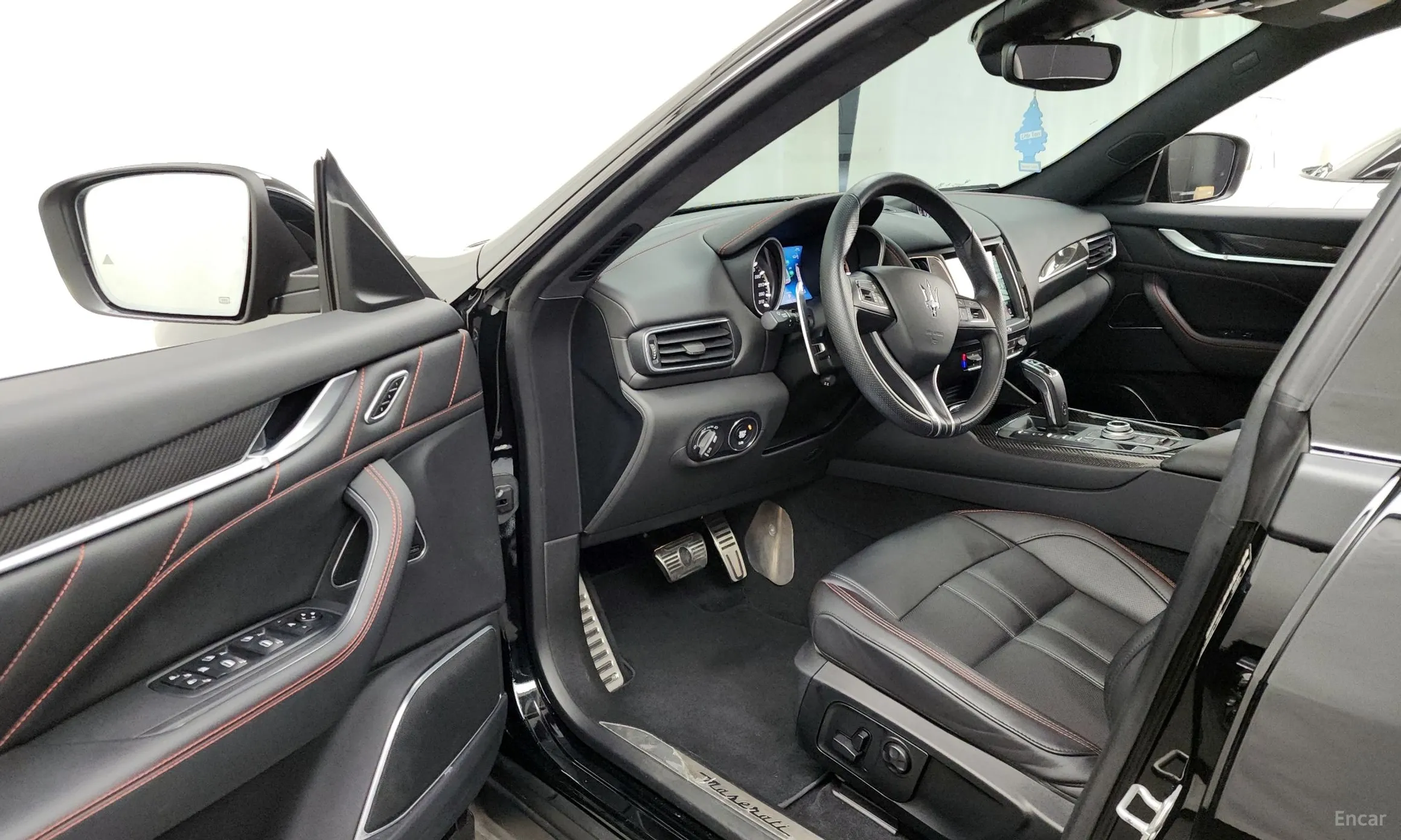 Maserati Levante превью 10