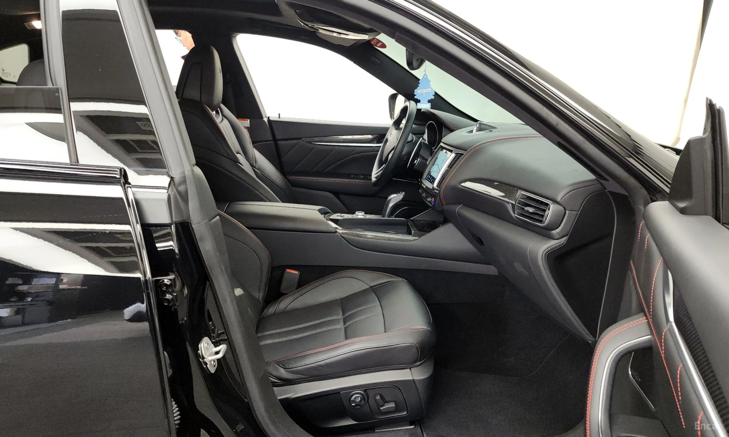 Maserati Levante превью 11