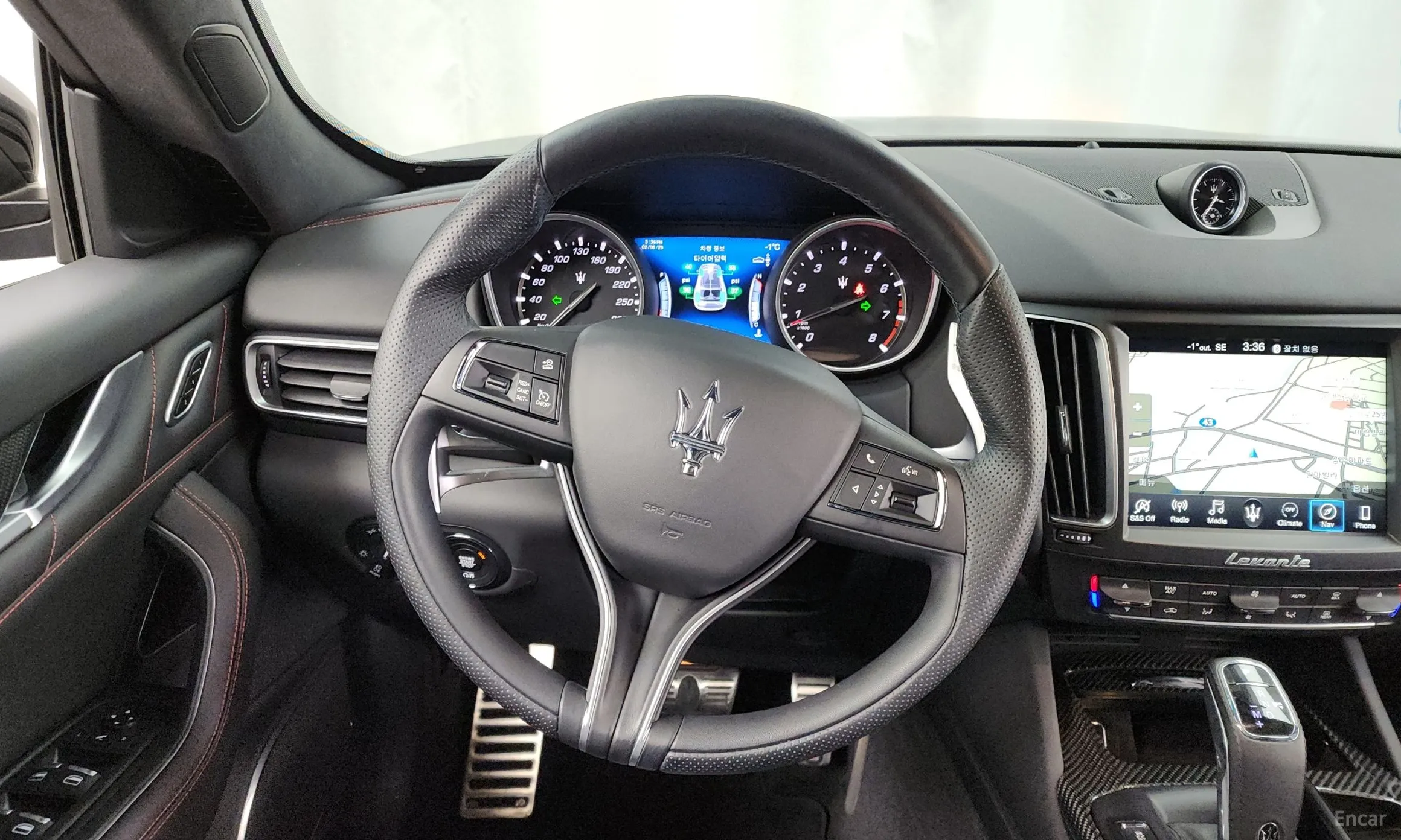 Maserati Levante превью 13