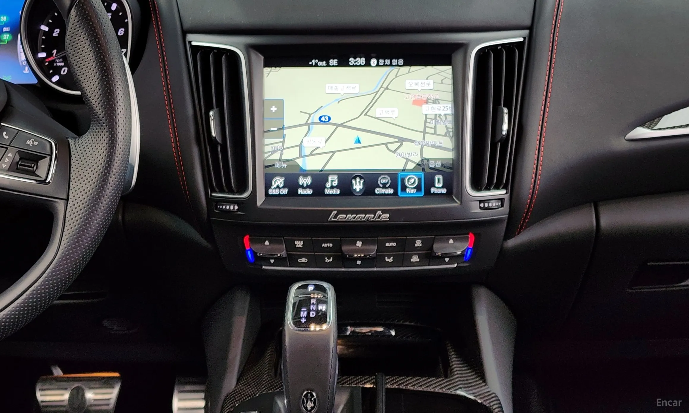 Maserati Levante превью 14