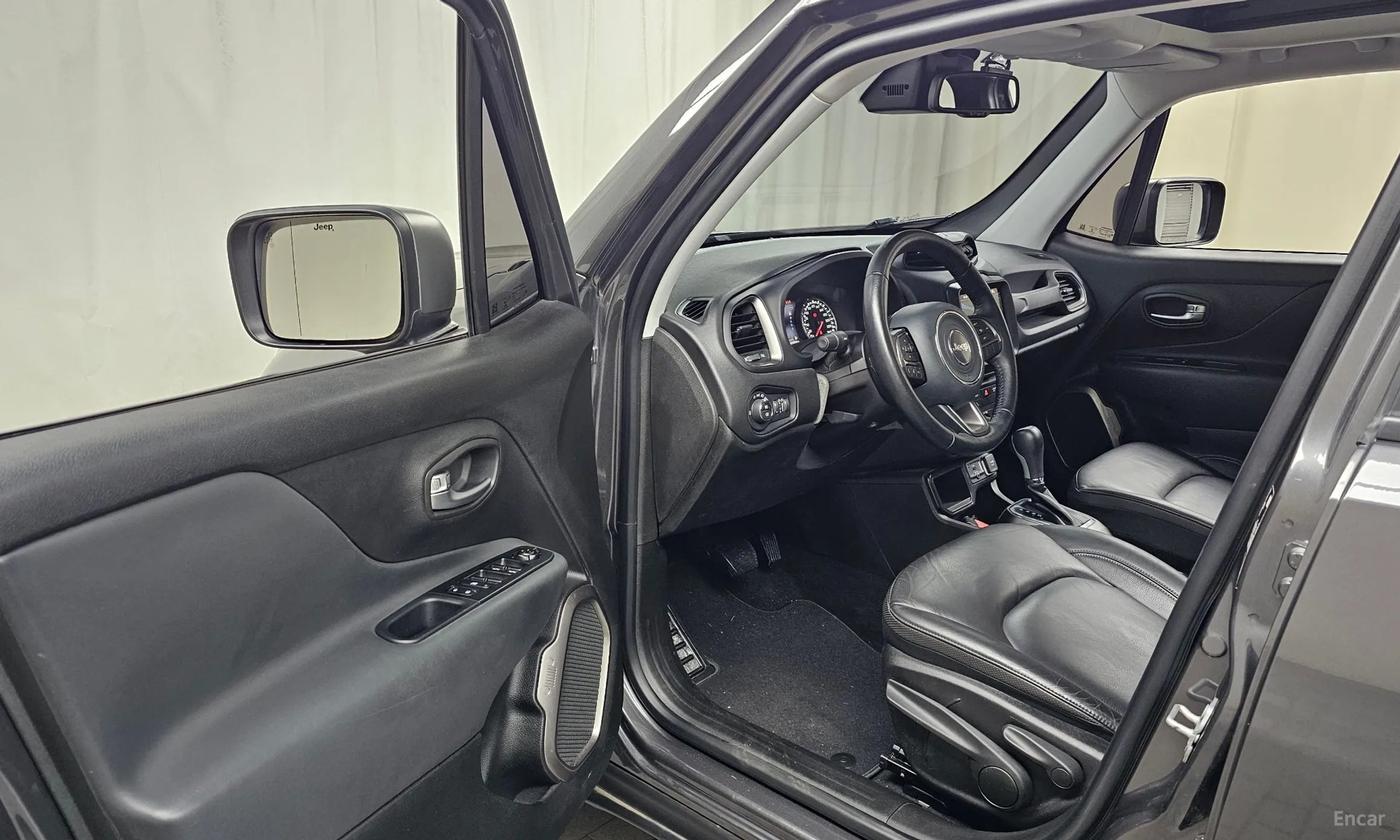 Jeep Renegade превью 10