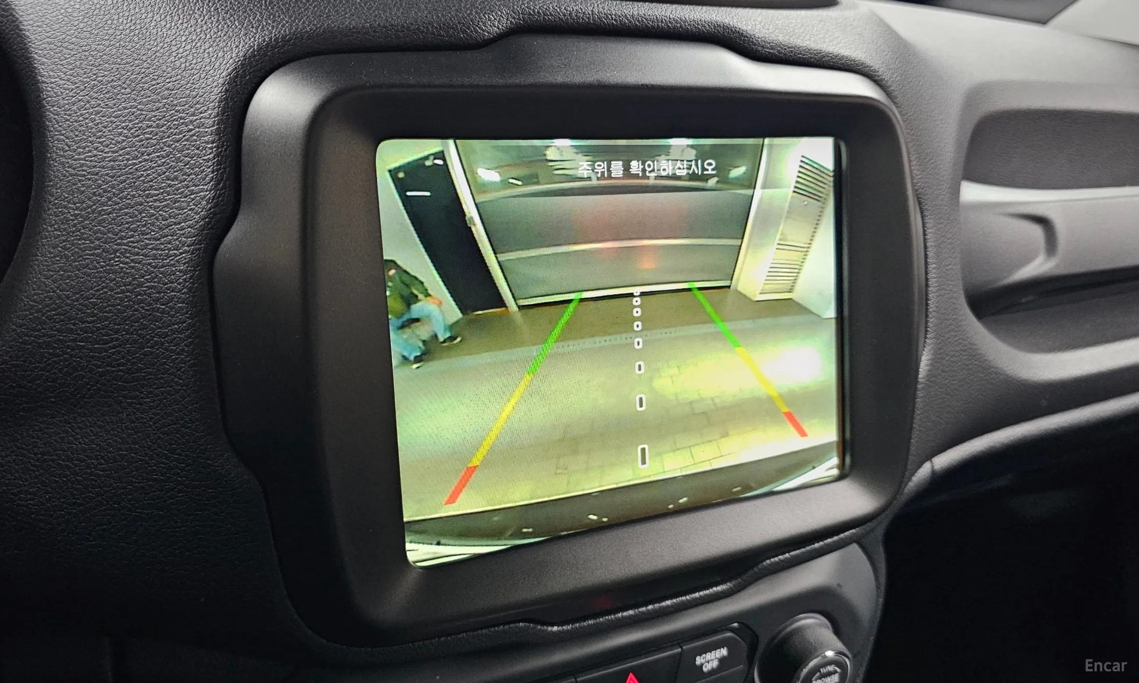 Jeep Renegade превью 15