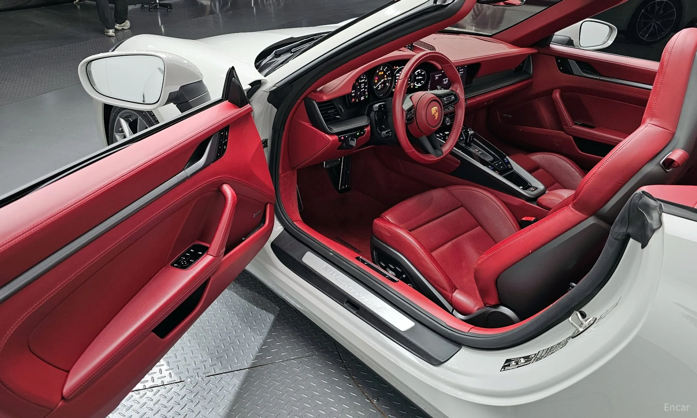 Porsche 911 (992) превью 11