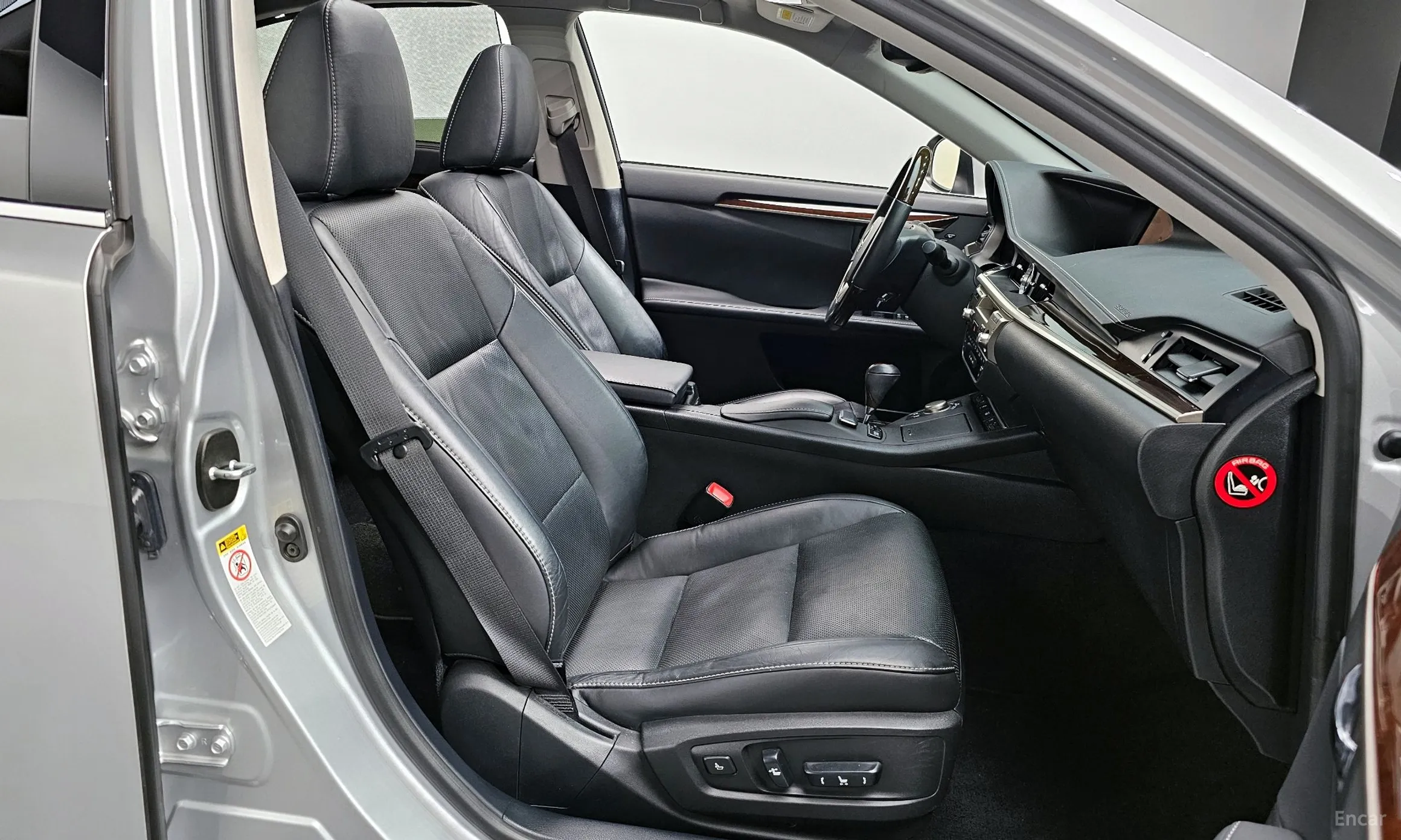 Lexus New ES300h превью 10
