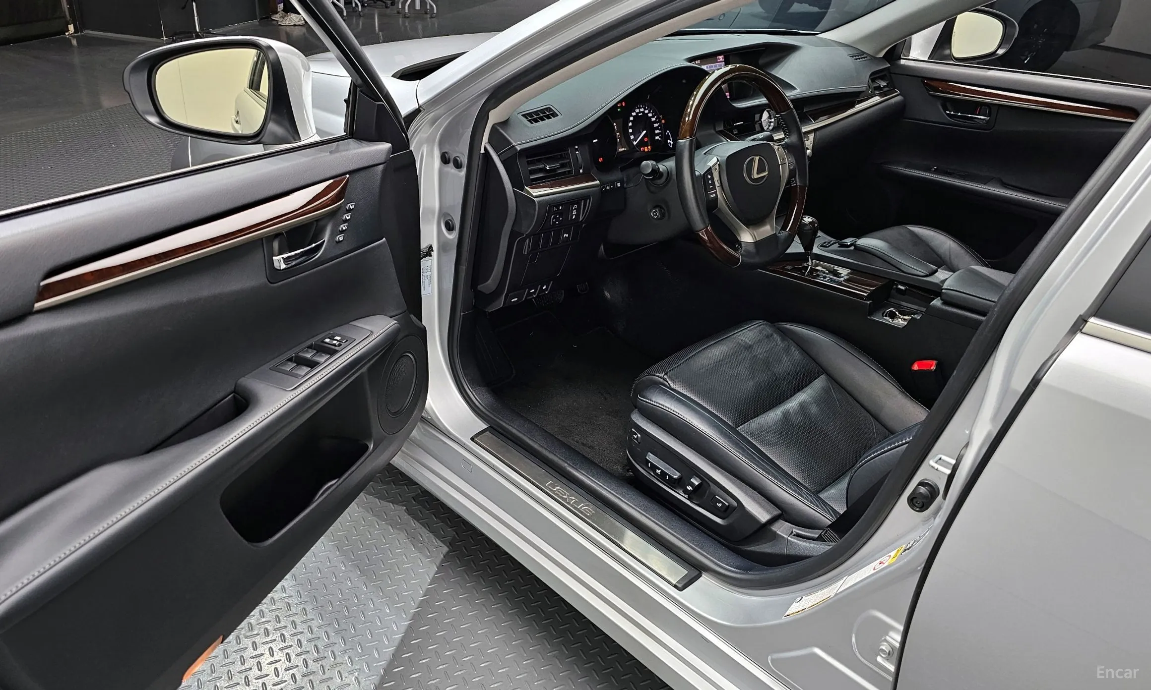 Lexus New ES300h превью 11