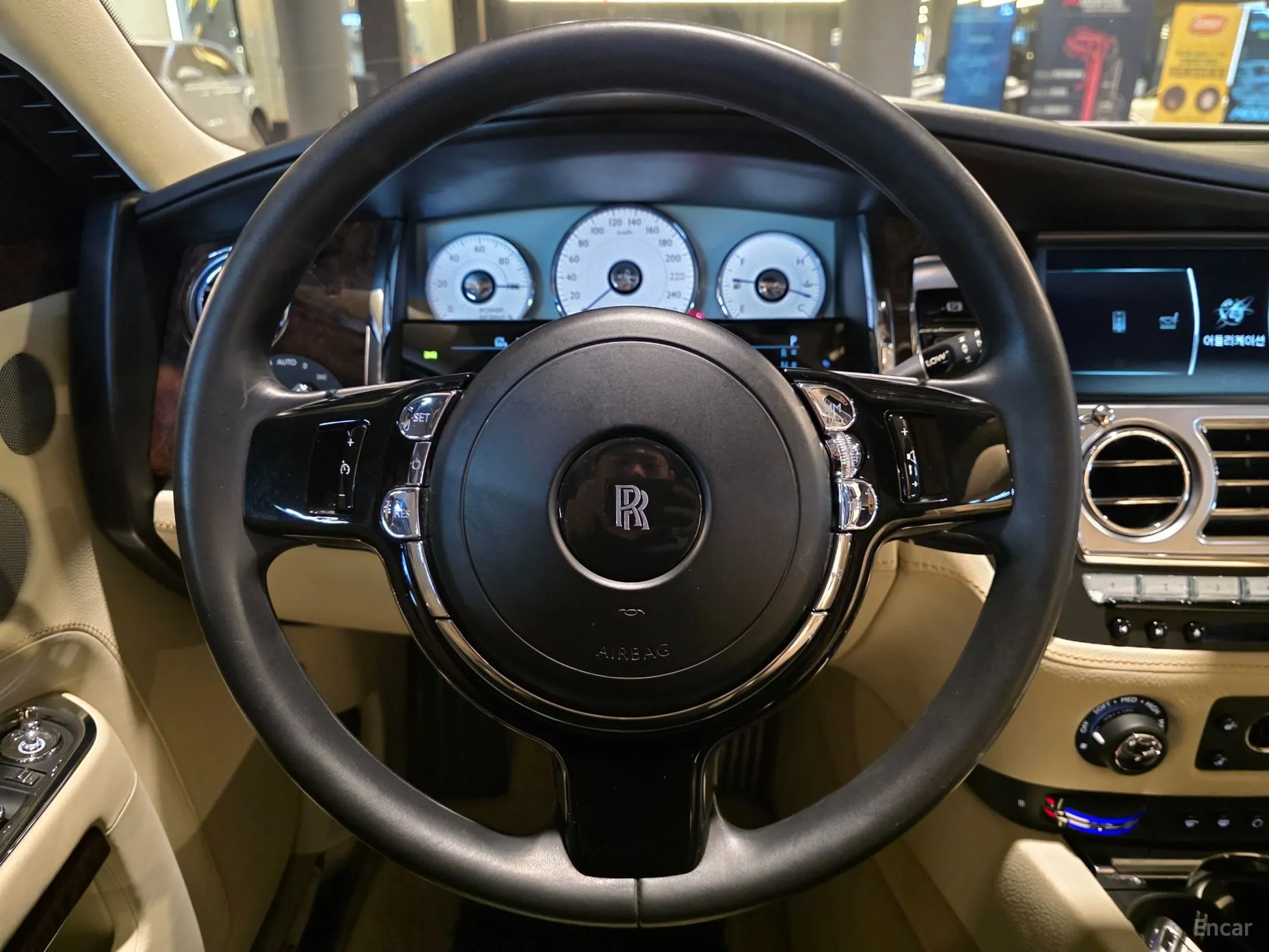 Rolls-Royce Ghost превью 10