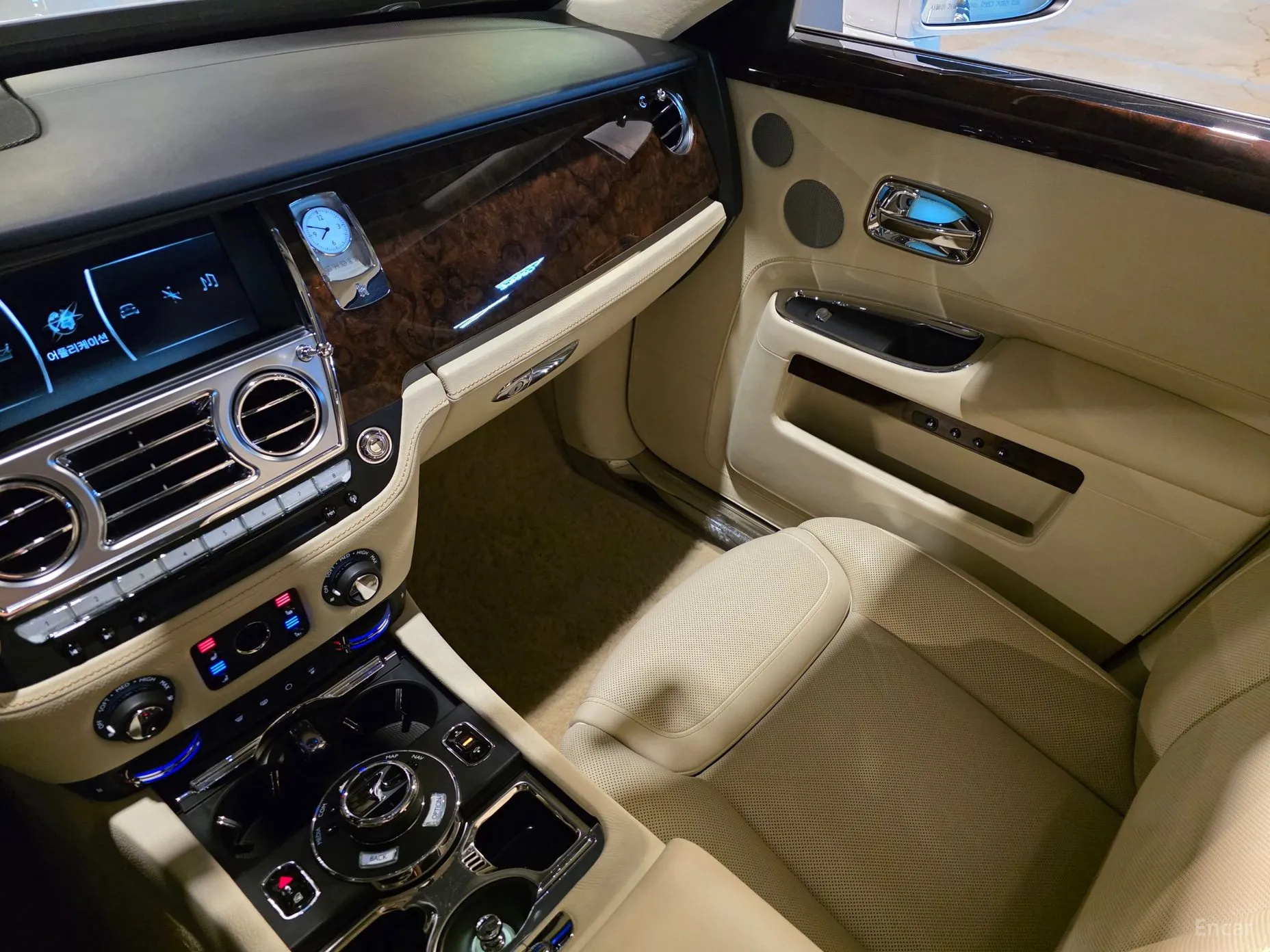 Rolls-Royce Ghost превью 12